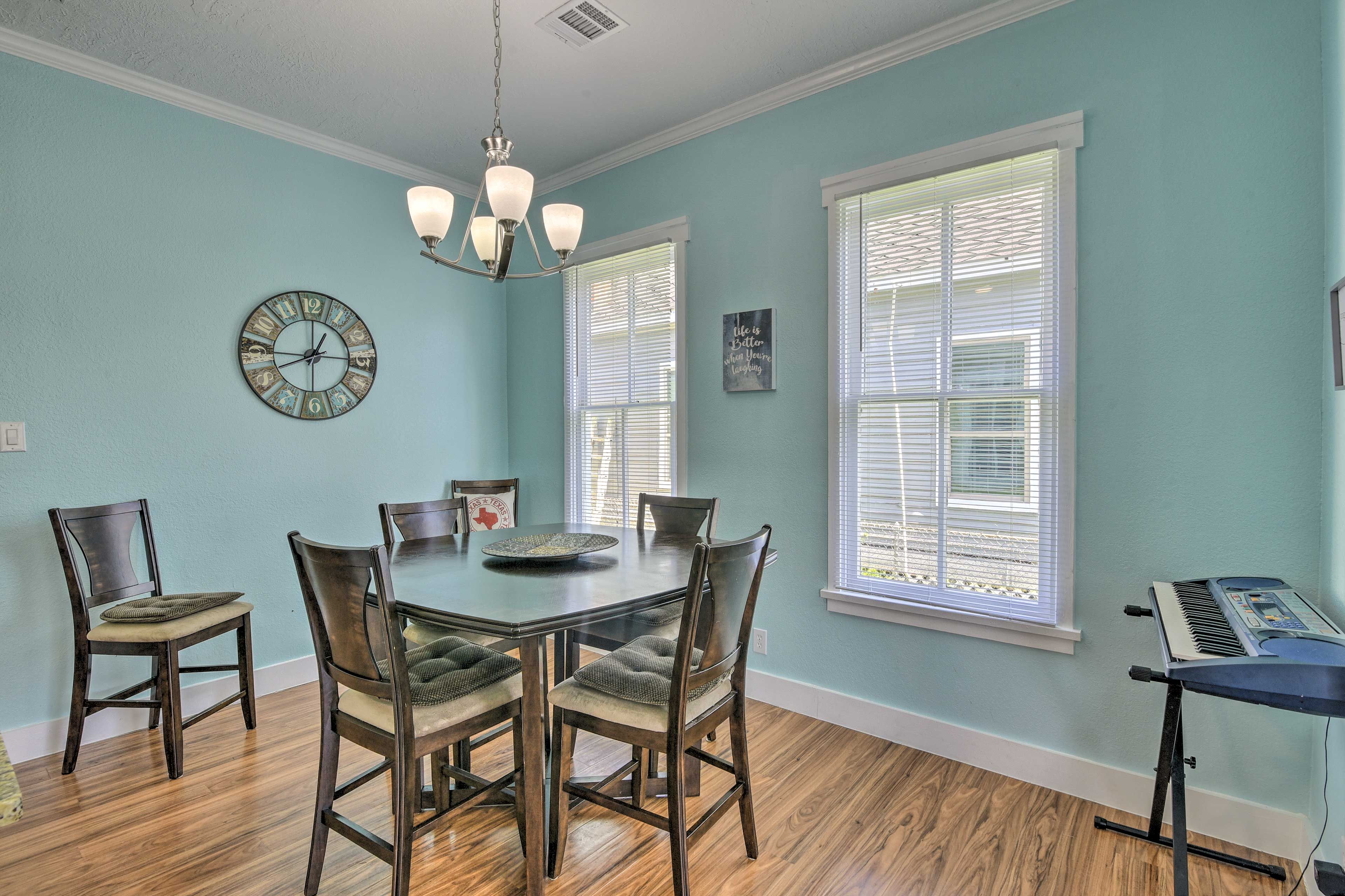 Dining Room | Dishware/Flatware Provided
