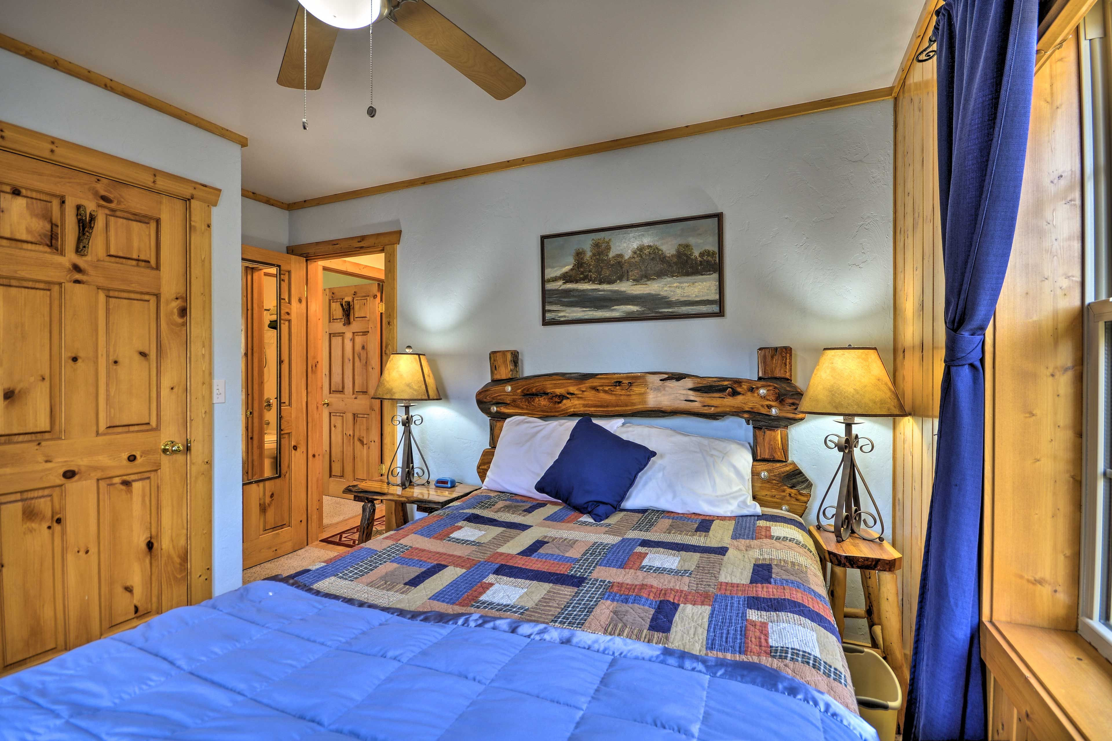 Bedroom 2 | Queen Bed | 2nd Floor | iPod Dock/MP3 Player | Stereo