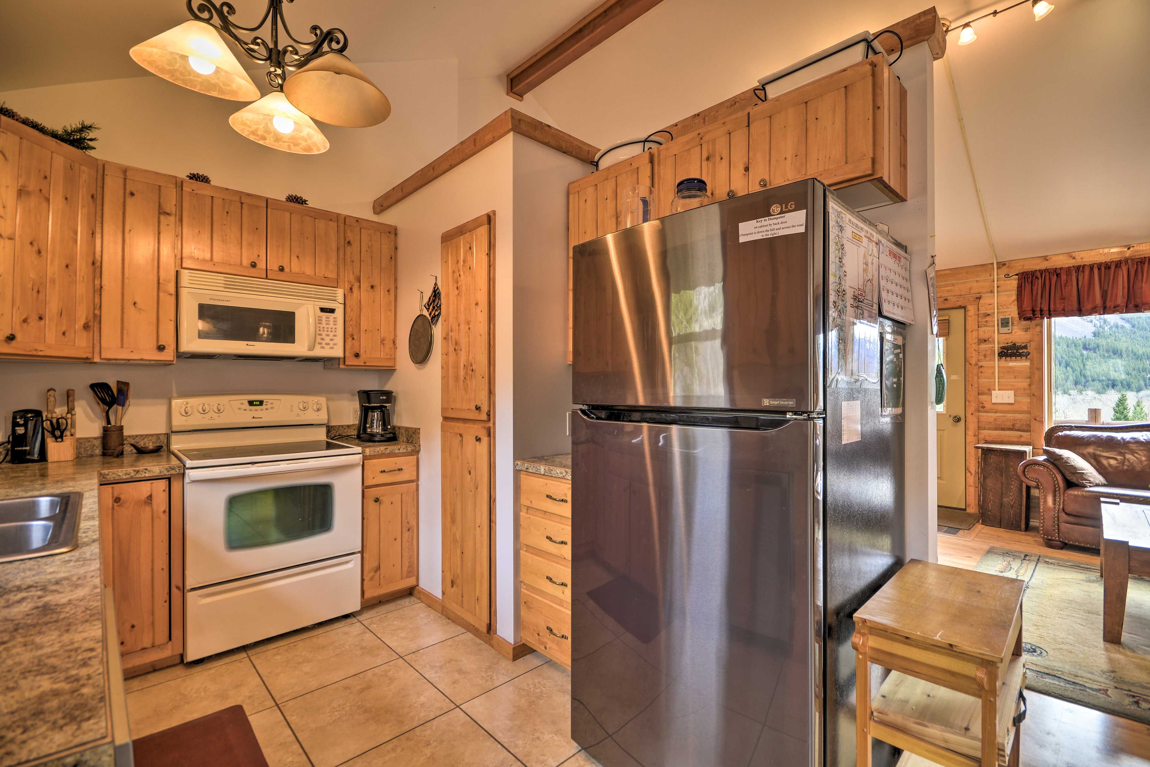 Kitchen | 2nd Floor | Ice Maker | Cooking Basics | Dishware & Flatware | Blender