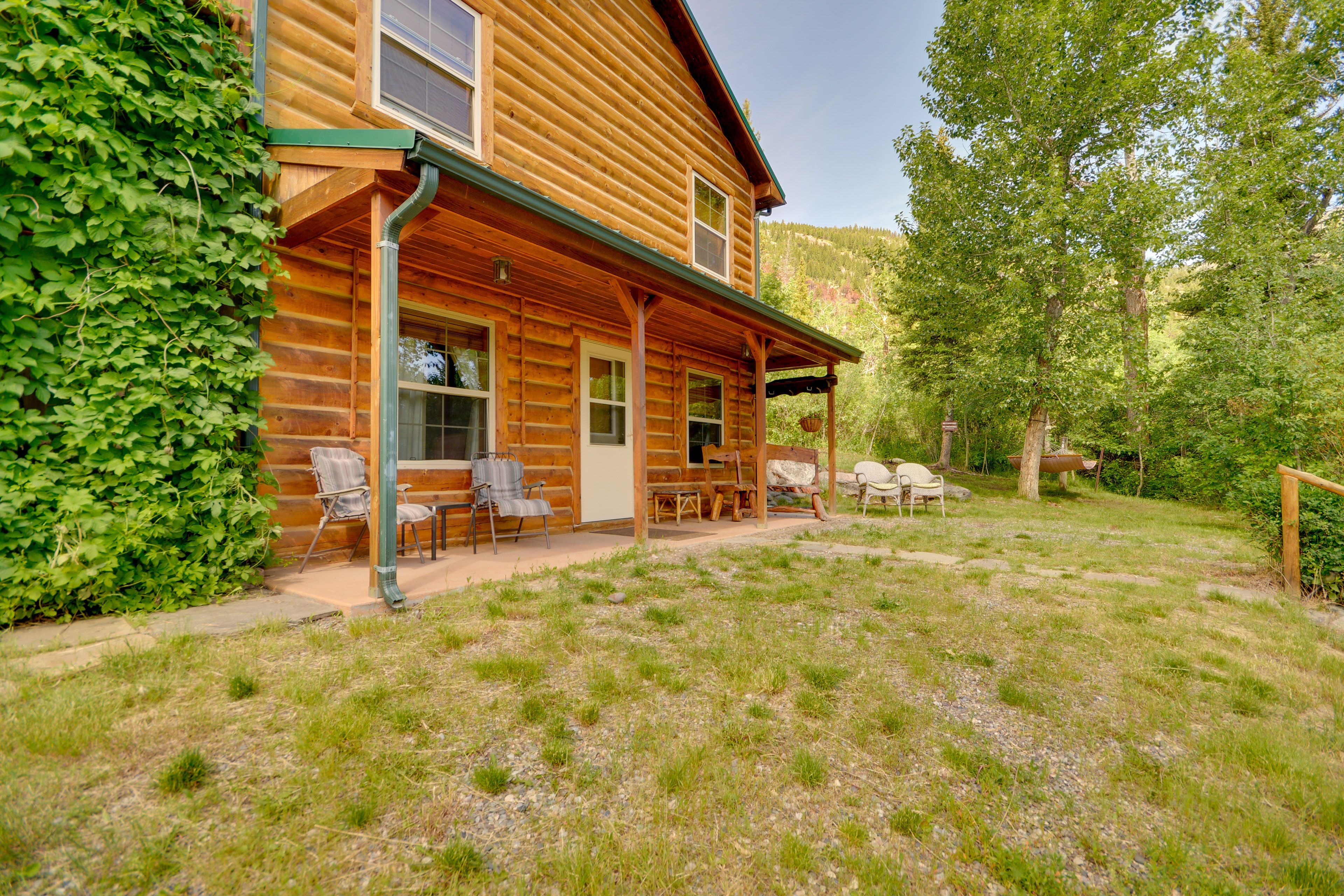 Exterior | Parking | Driveway (4 Vehicles) | 4WD/AWD Recommended in Winter