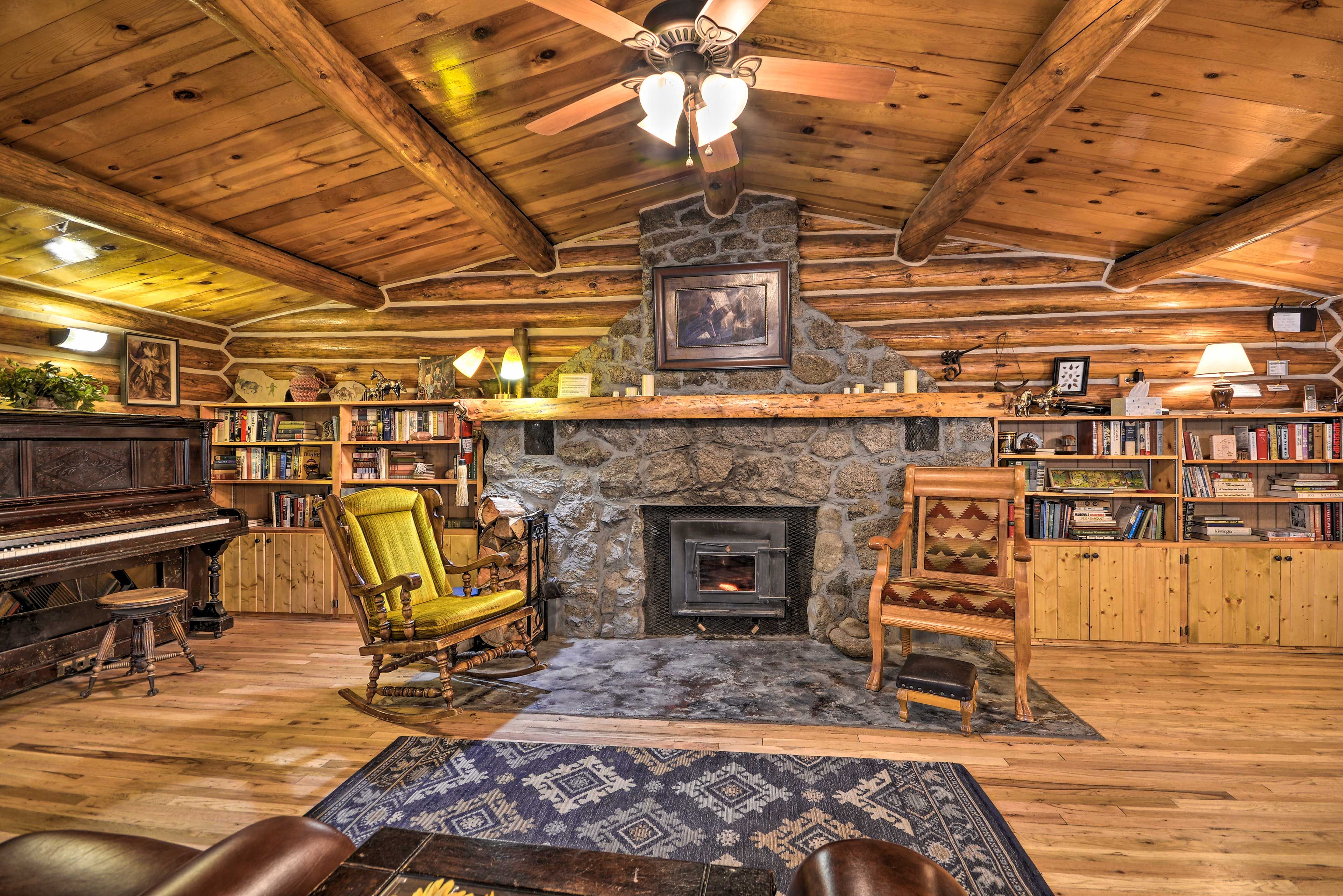 Living Room | Free WiFi | Smart TV