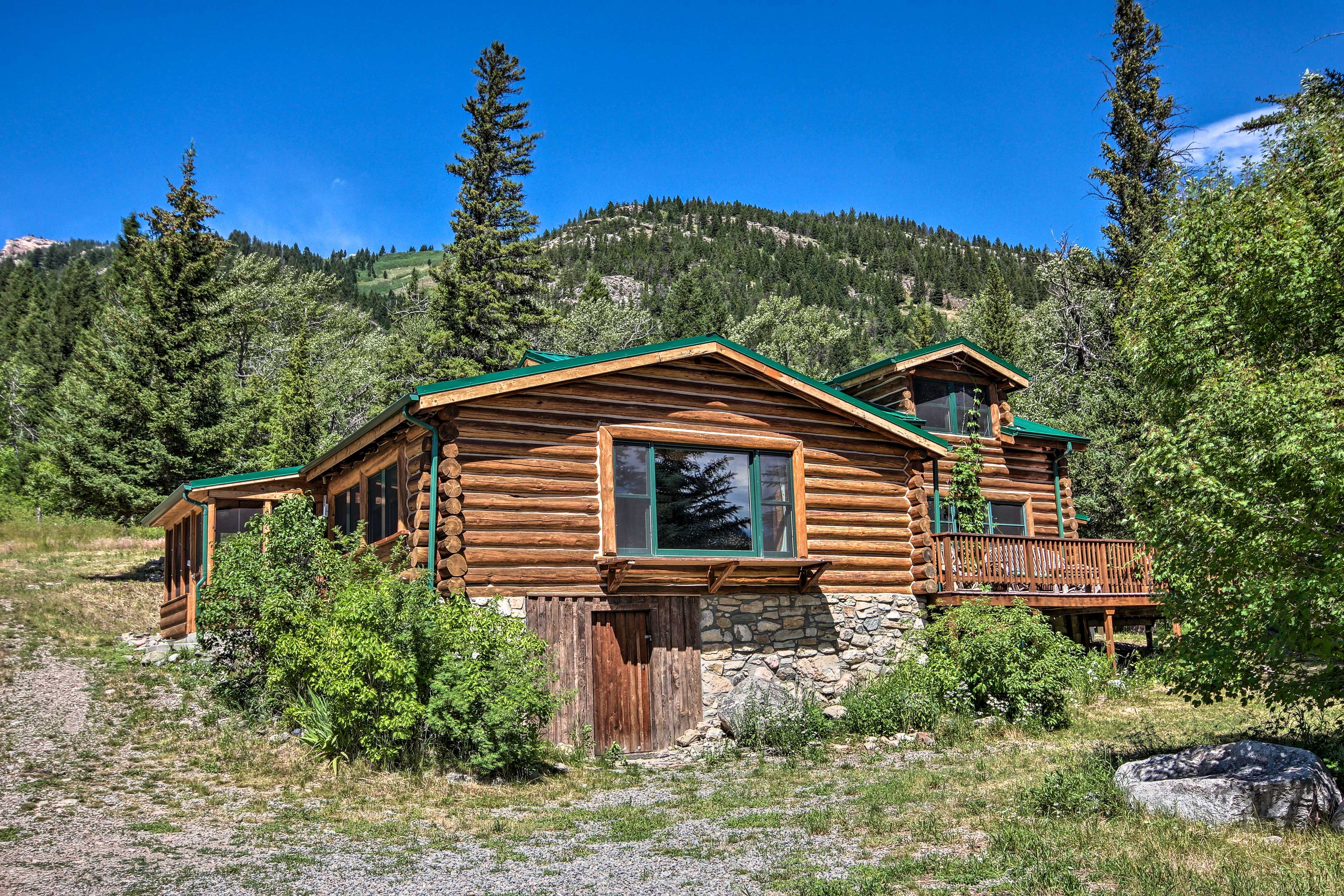 Cabin Exterior | Parking | Driveway (4 Vehicles)