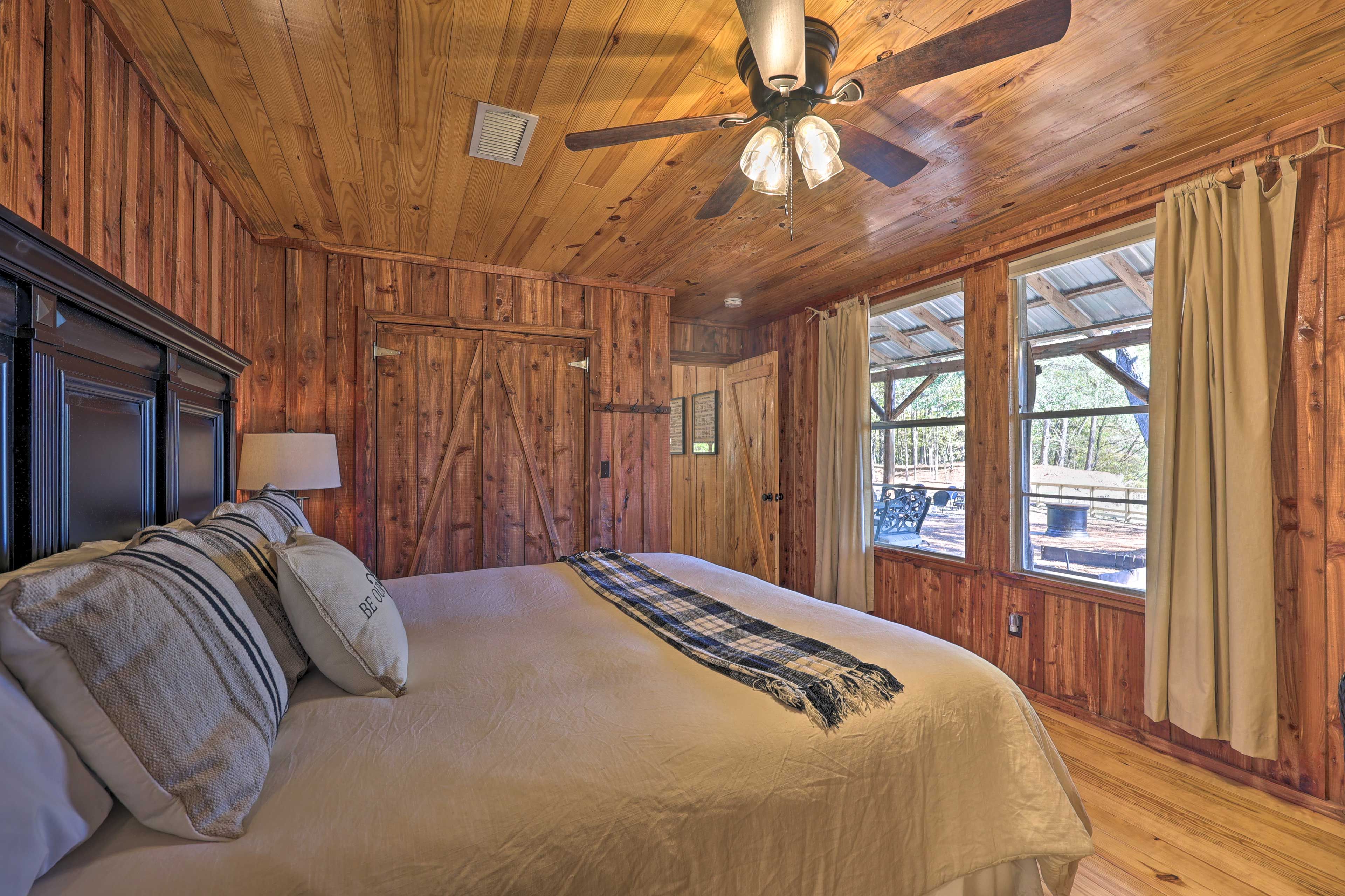 Bedroom 2 | King Bed | 1st Floor