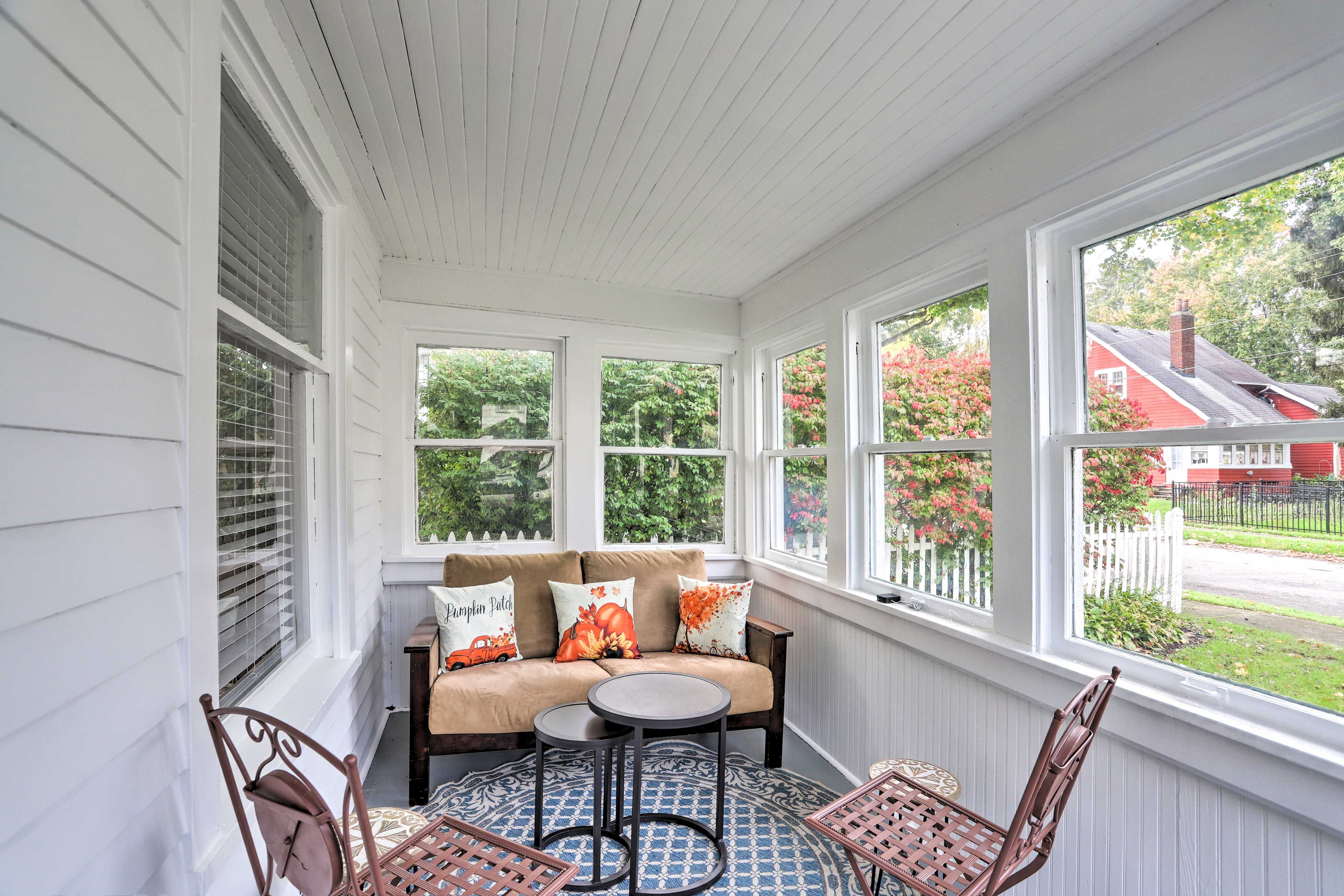 Willoughby Vacation Rental | 2BR | 1BA | 1,102 Sq Ft | Stairs Required