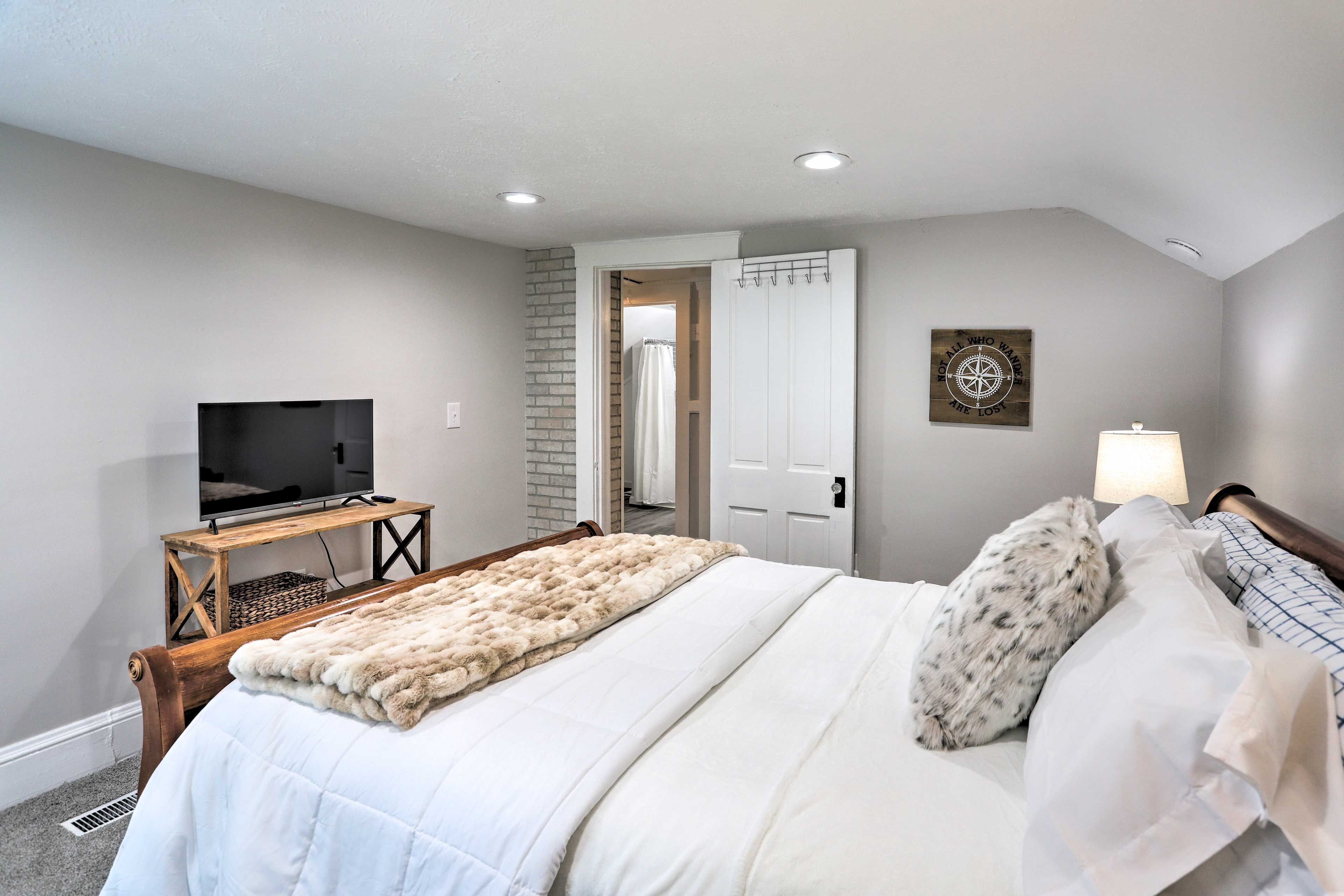 Bedroom 1 | Smart TV