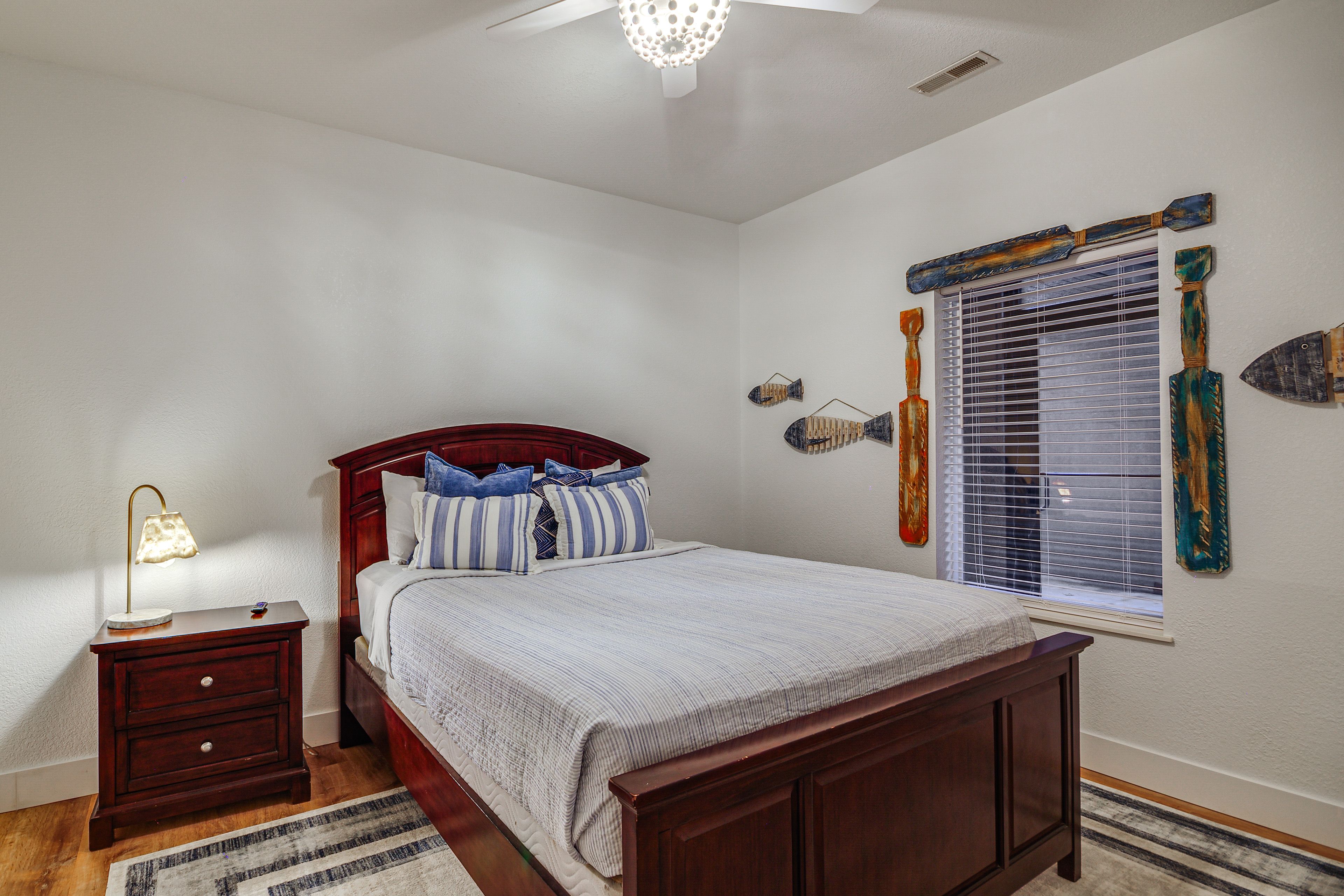 Bedroom 2 | Queen Bed