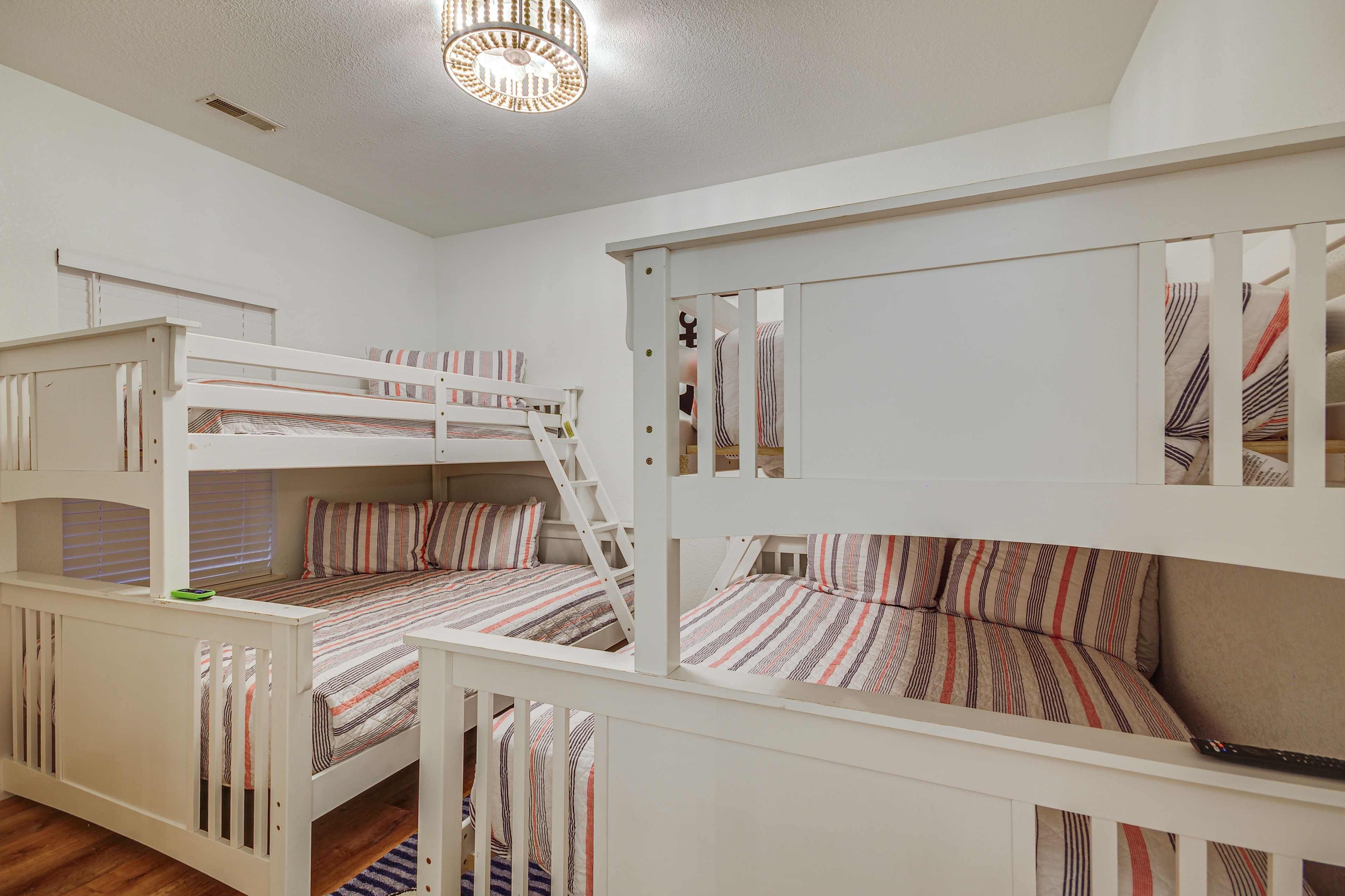 Bedroom 3 | 2 Twin/Full Bunk Beds