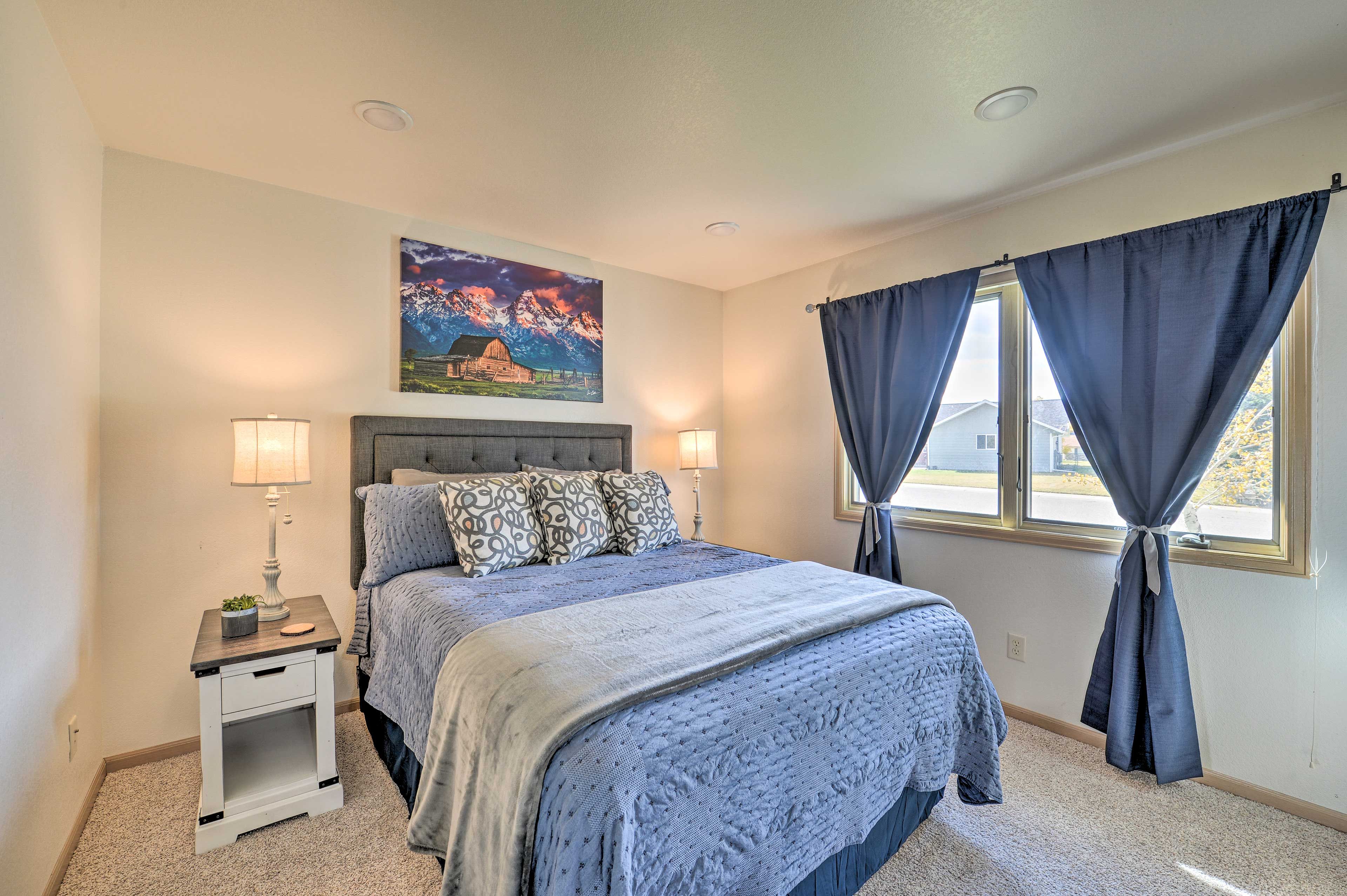 Bedroom 2 | Main Level | Queen Bed