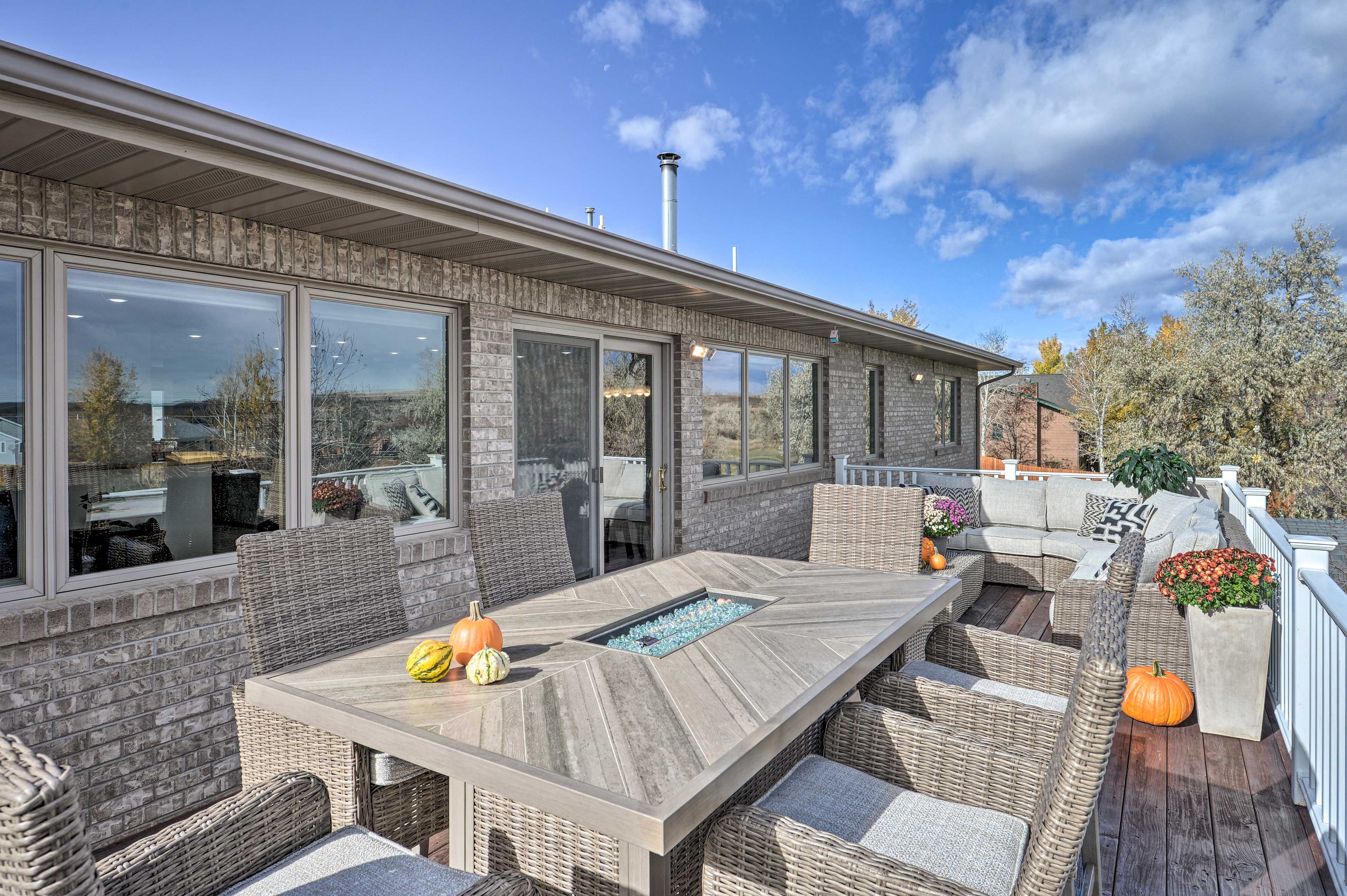 Deck | Fire Pit Table