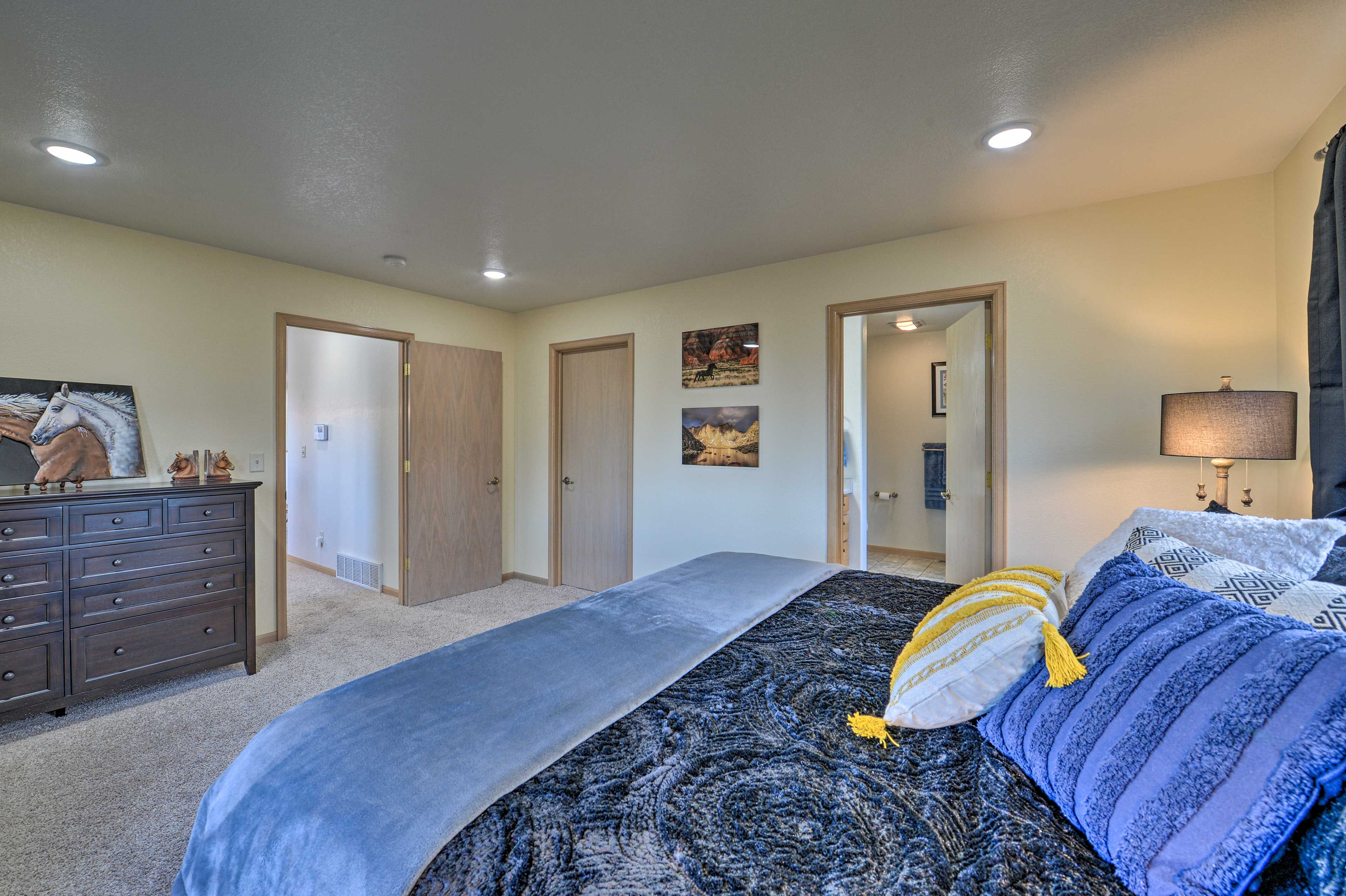 Bedroom 1 | Linens Provided | En-Suite Bathroom