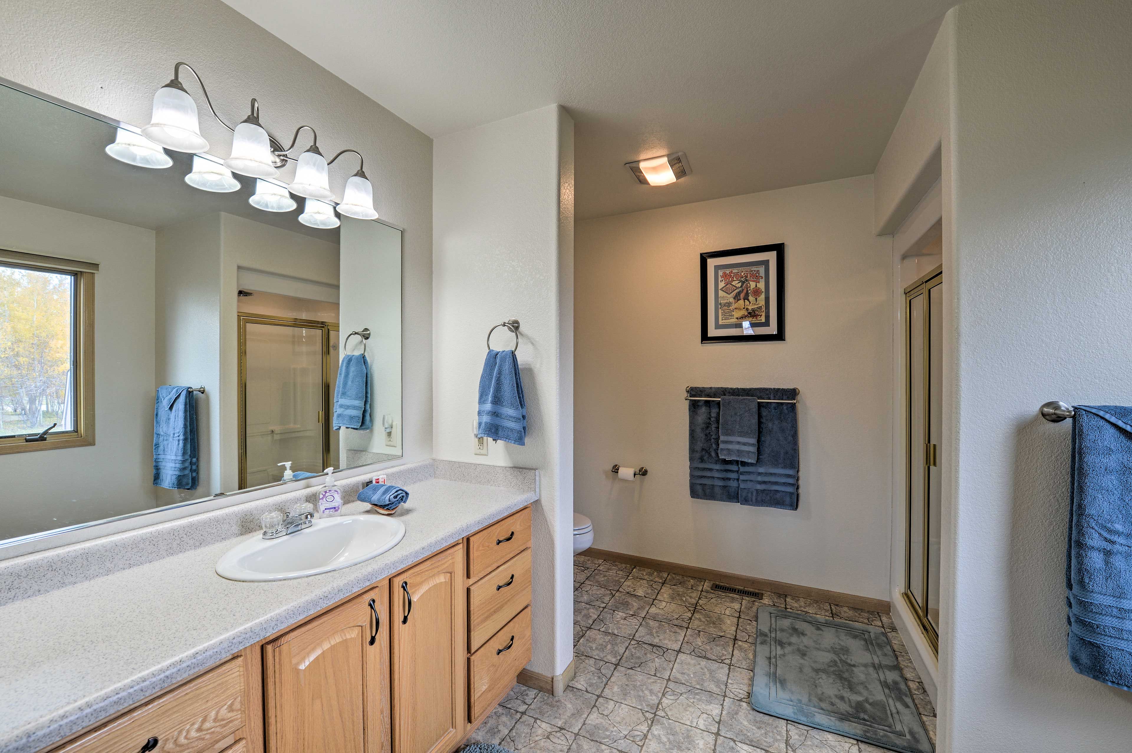 En-Suite Bathroom | Towels Provided | Complimentary Toiletries