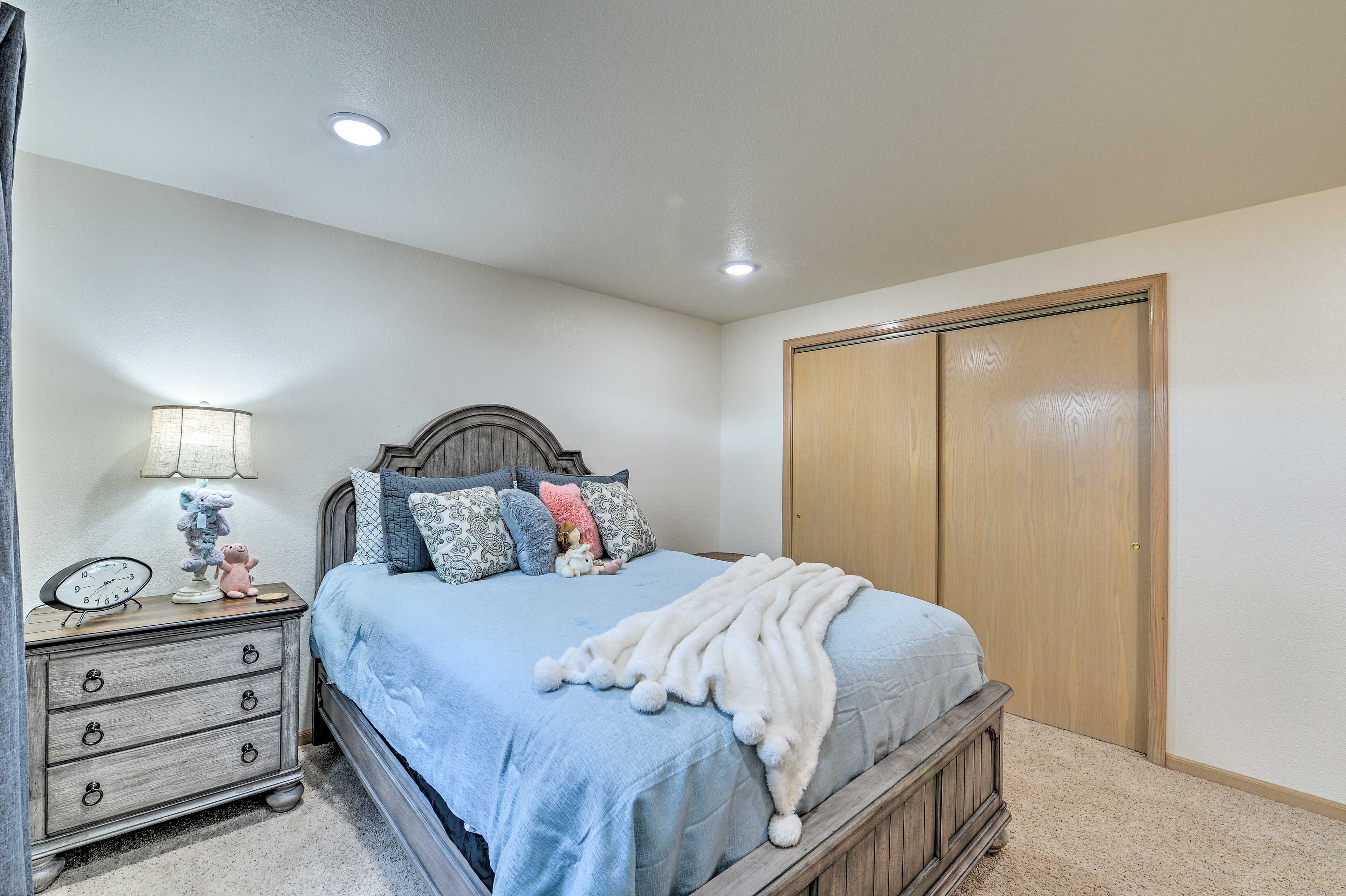 Bedroom 5 | Lower Level | Queen Bed