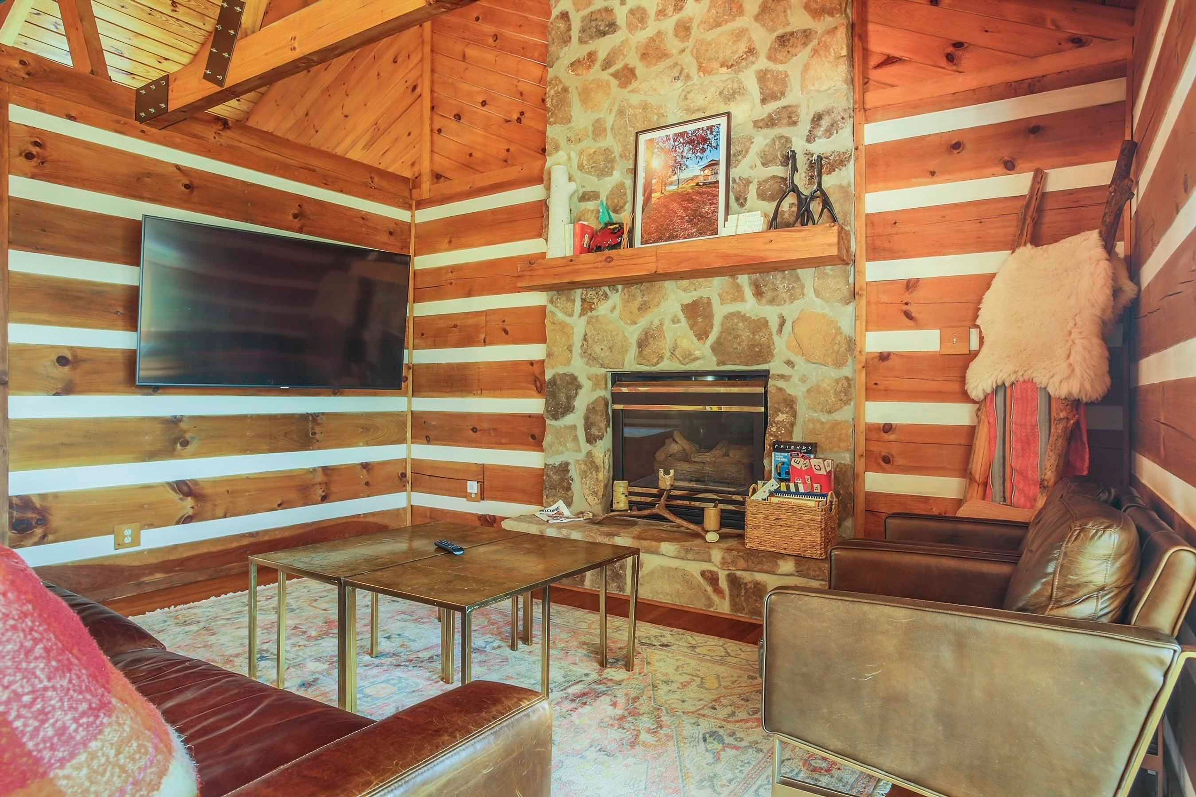 Living Room | Free WiFi | Central A/C | Smart TV | Fireplace