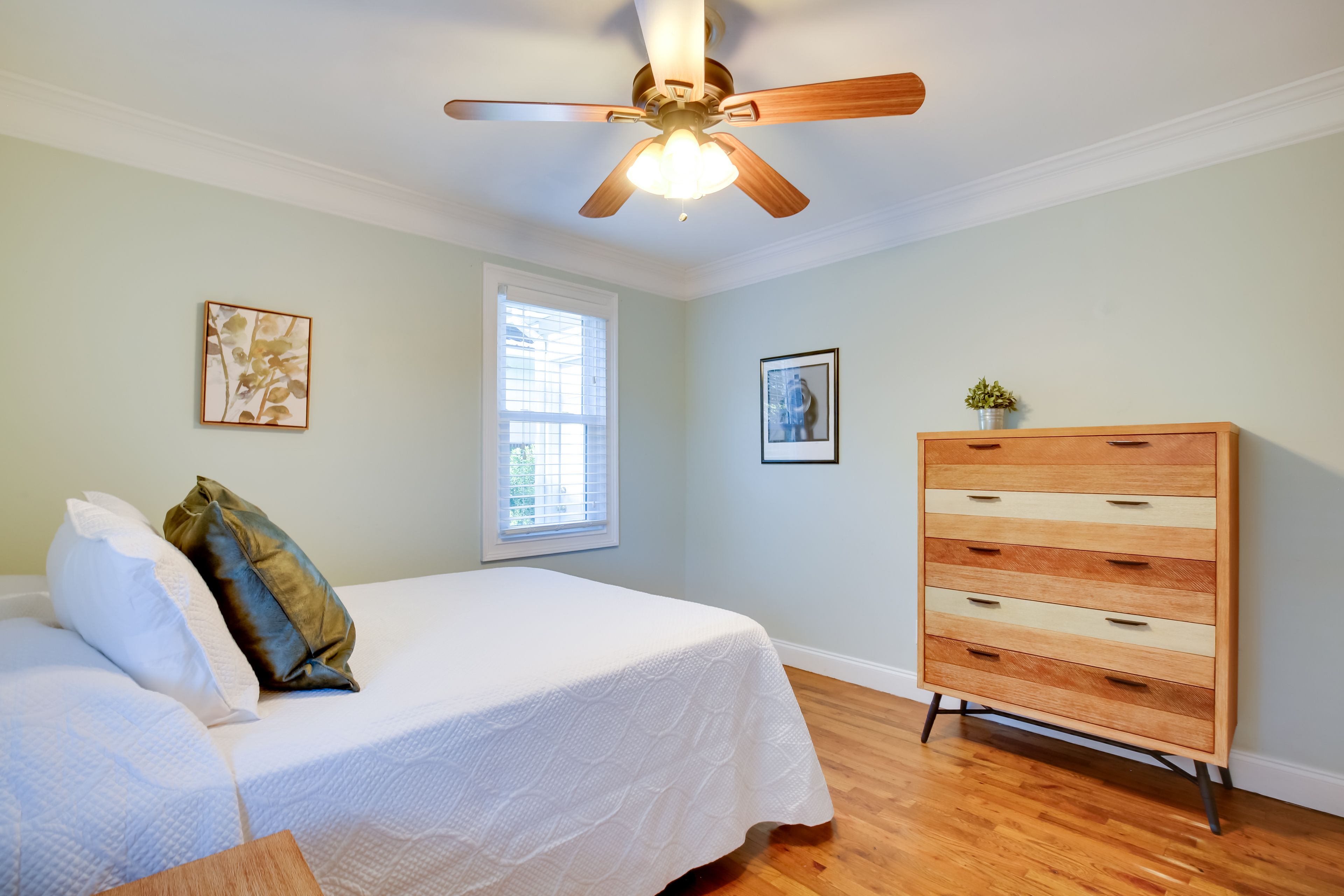 Bedroom 2 | Queen Bed