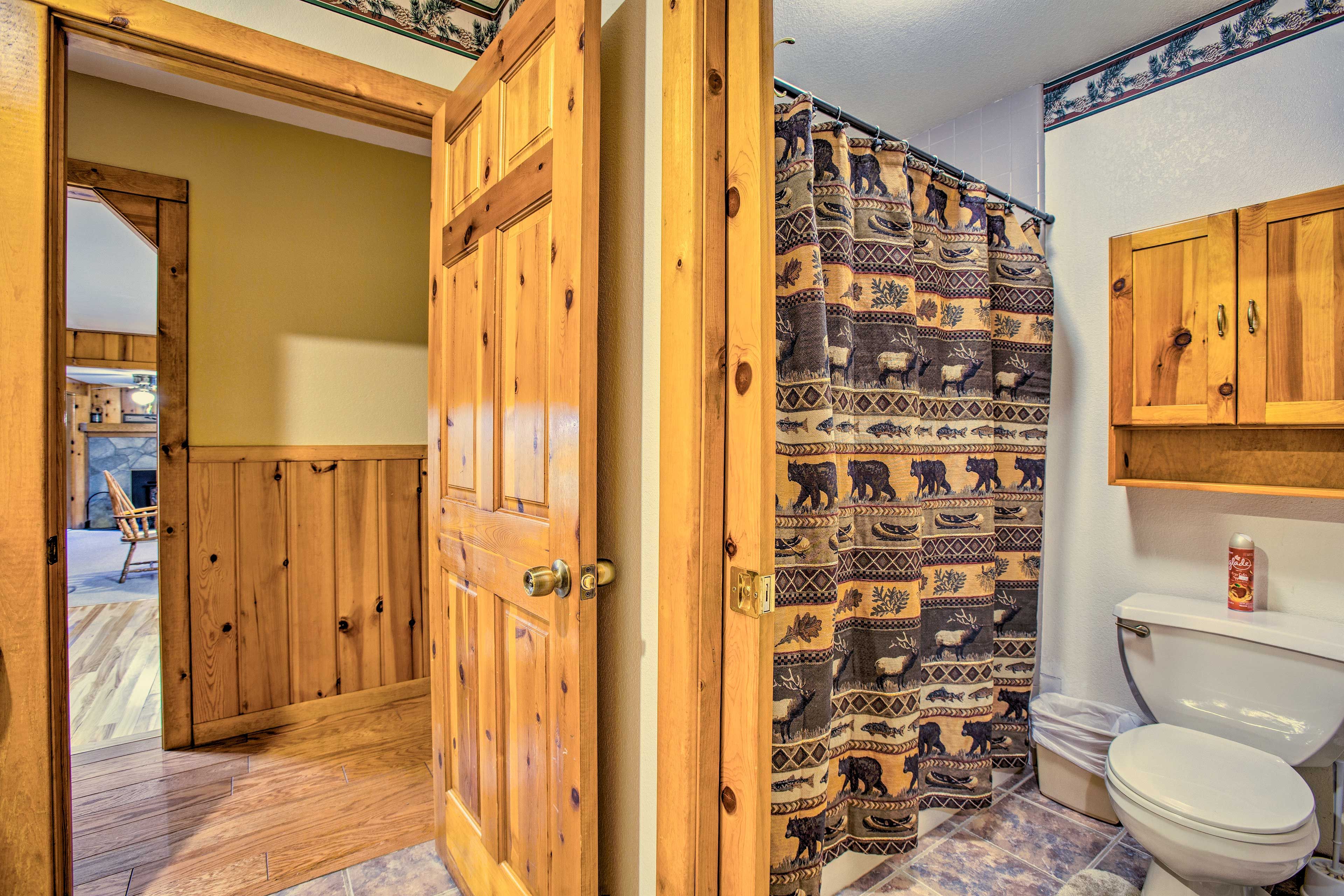 Full Bathroom | Shower/Tub Combo