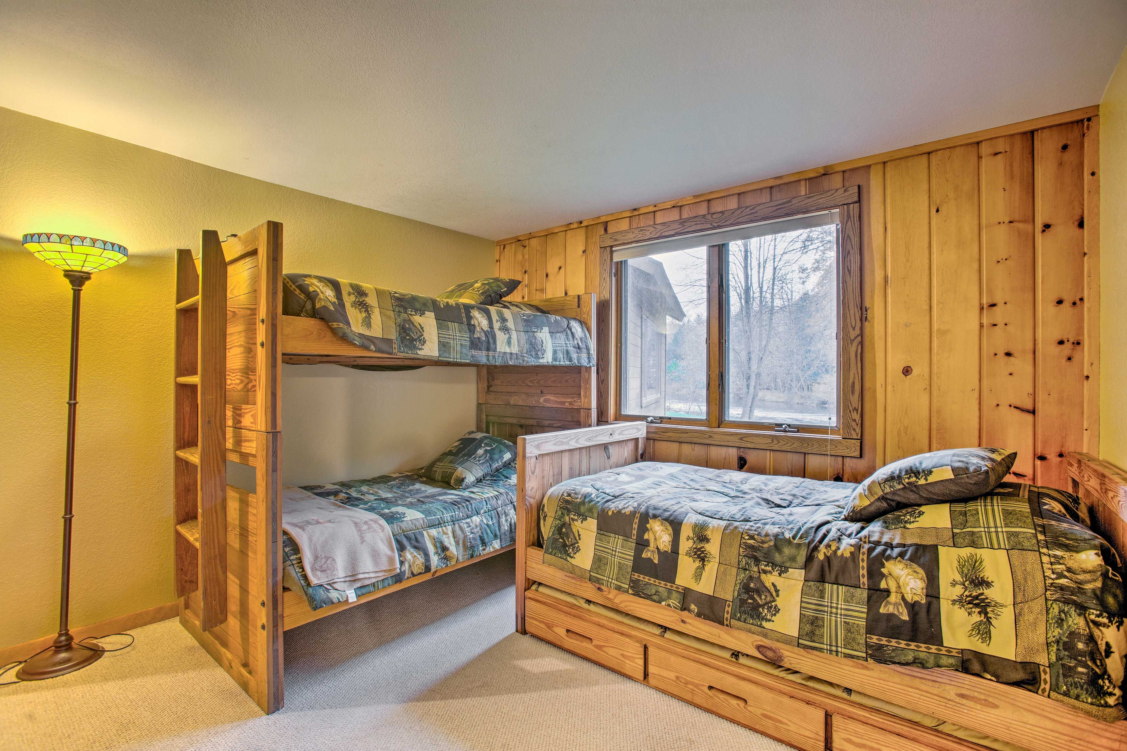 Bedroom 2 | Twin Bunk Bed | Twin Bed w/ Twin Trundle | 1st Floor