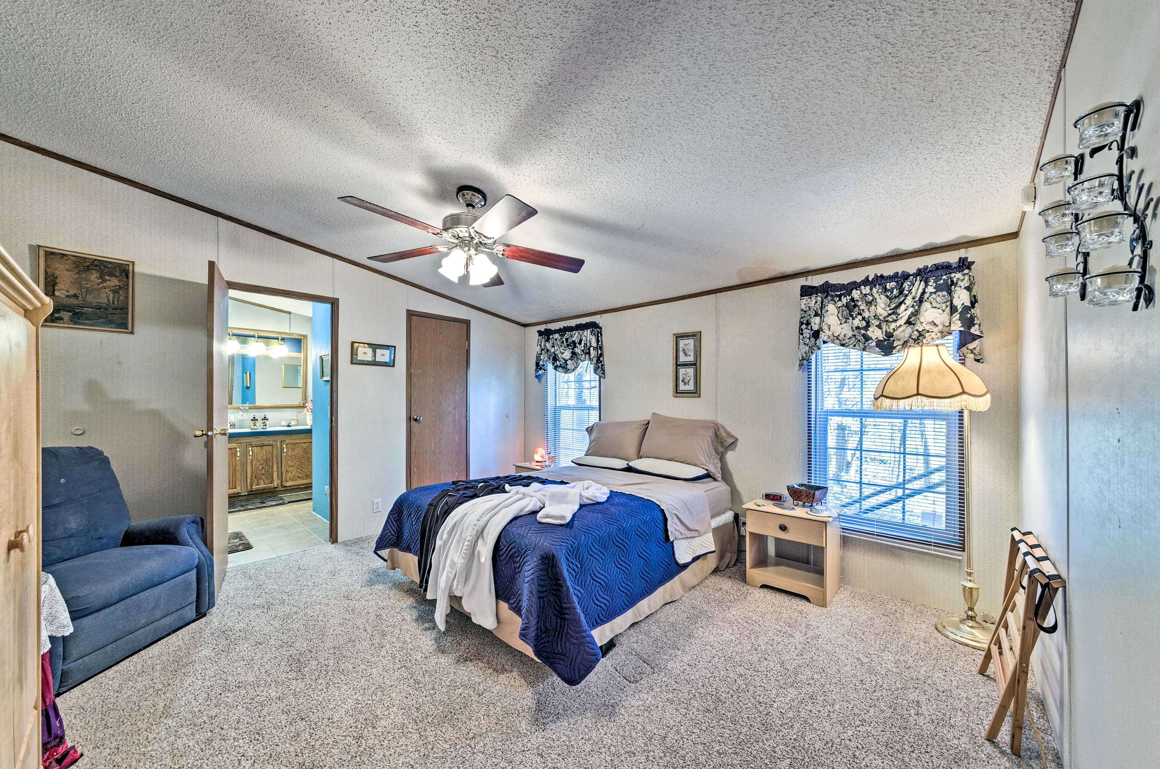 Bedroom 1 | Queen Bed | En-Suite Bathroom