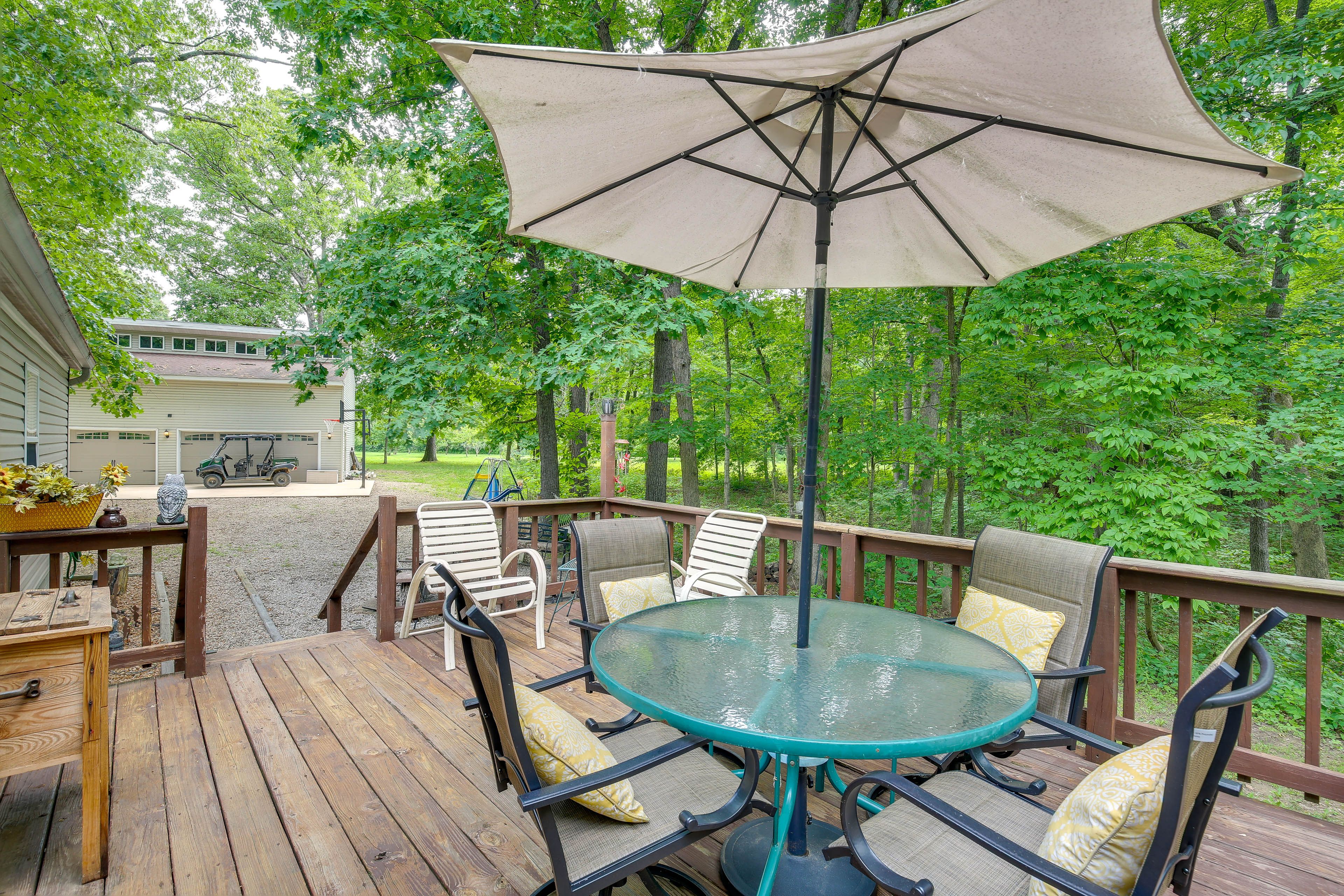 Deck w/ Dining
