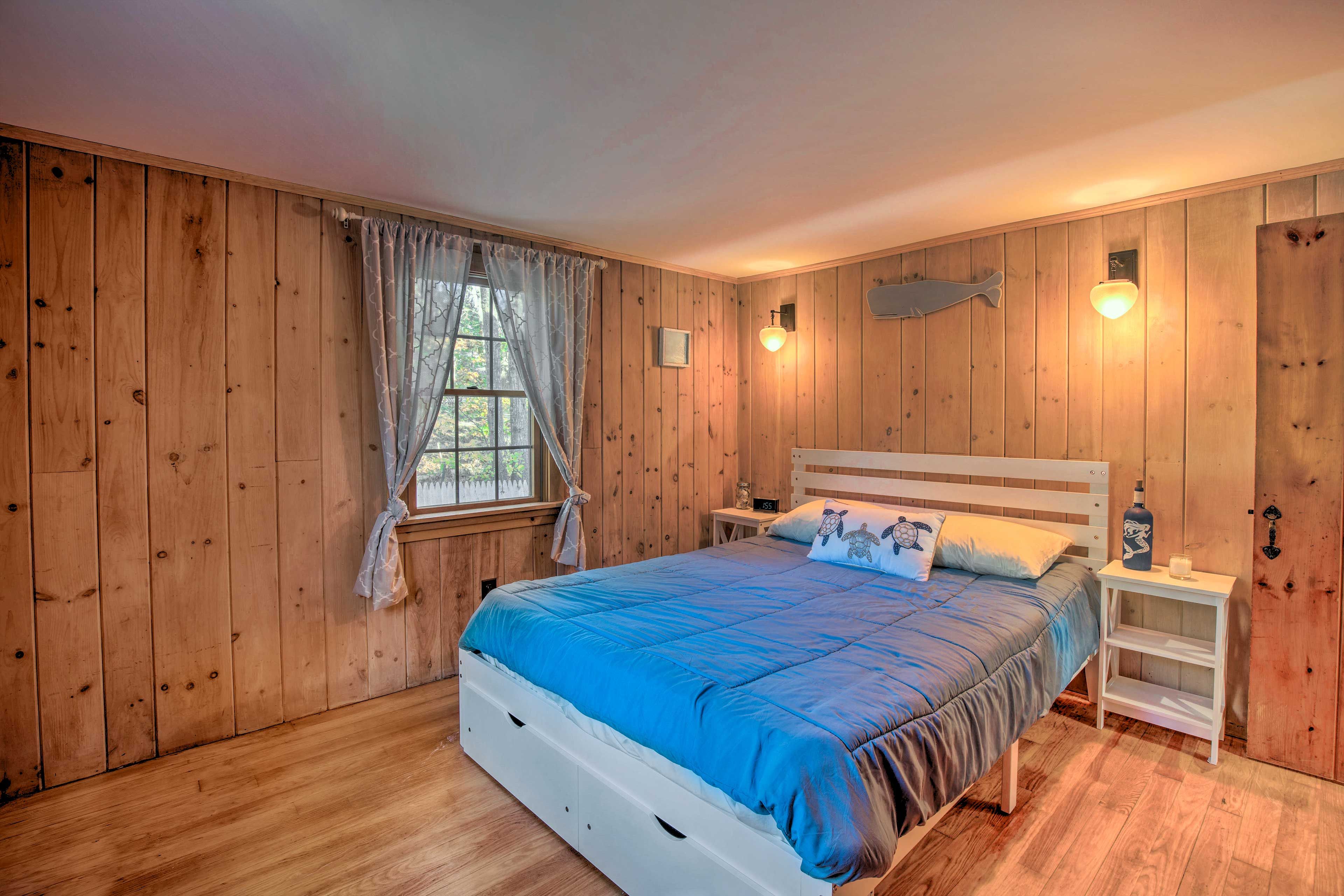 Bedroom 1 | Queen Bed
