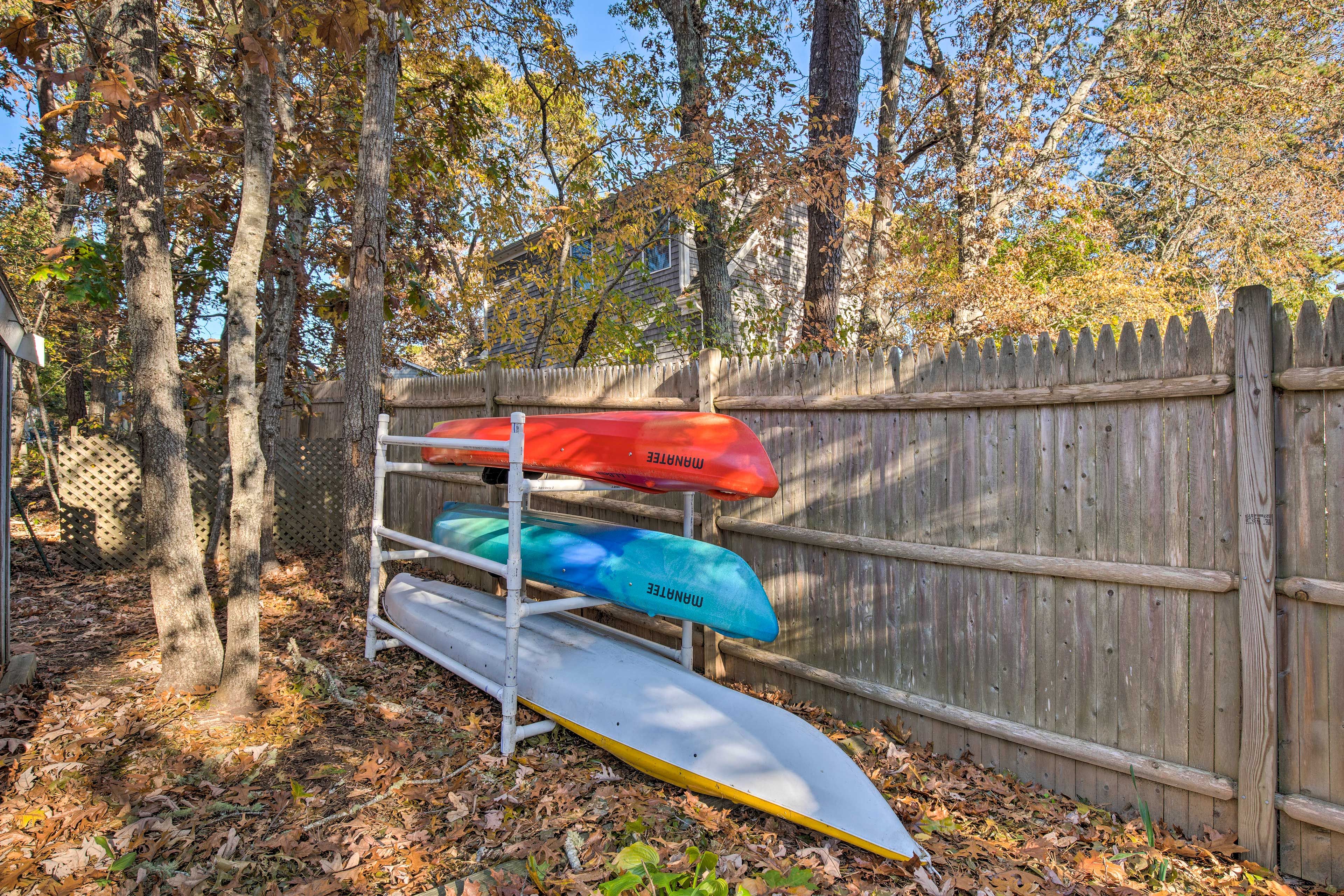 Fenced Backyard | Kayaks Provided