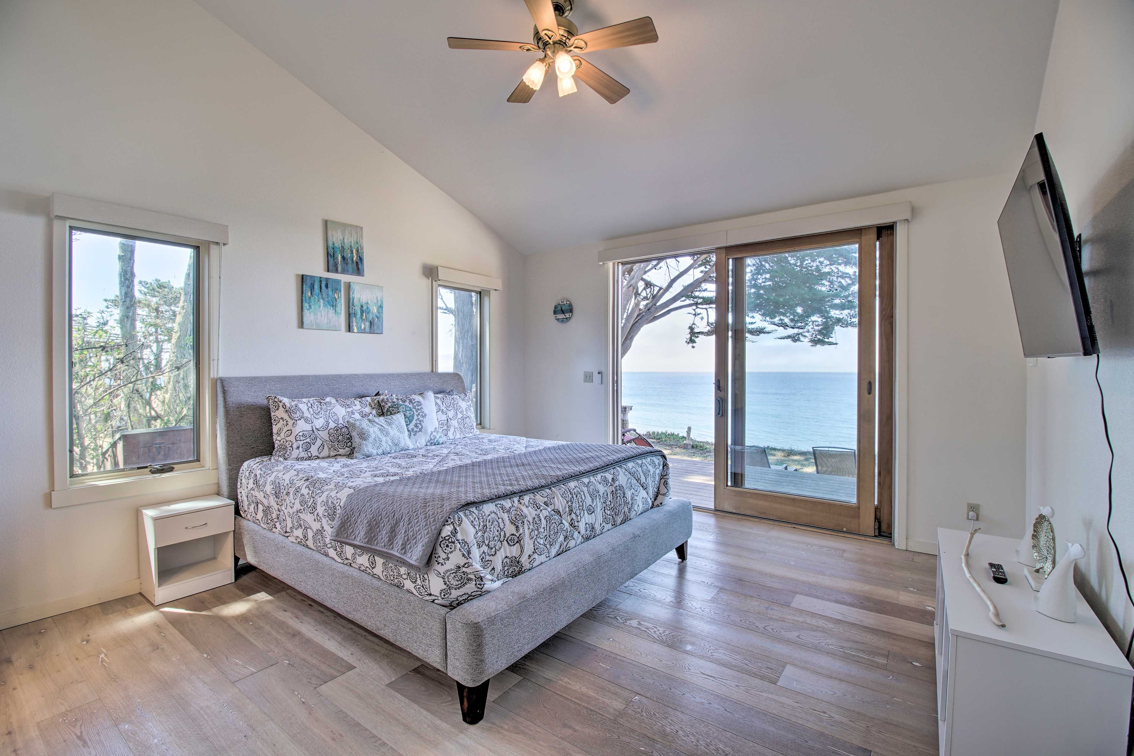 Bedroom 1 | King Bed | Linens Provided
