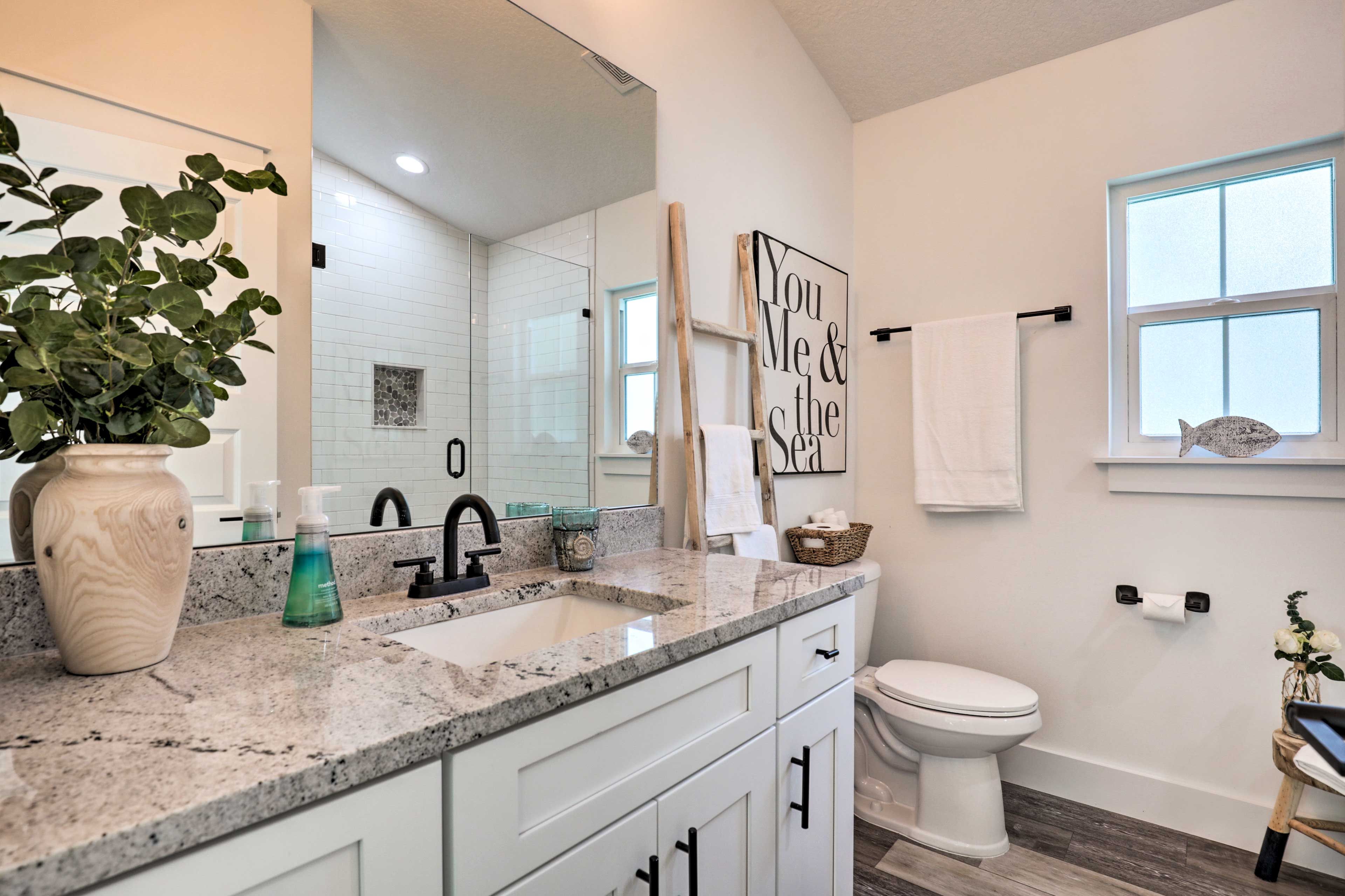 En-Suite Bathroom | Linens & Towels | Hair Dryer