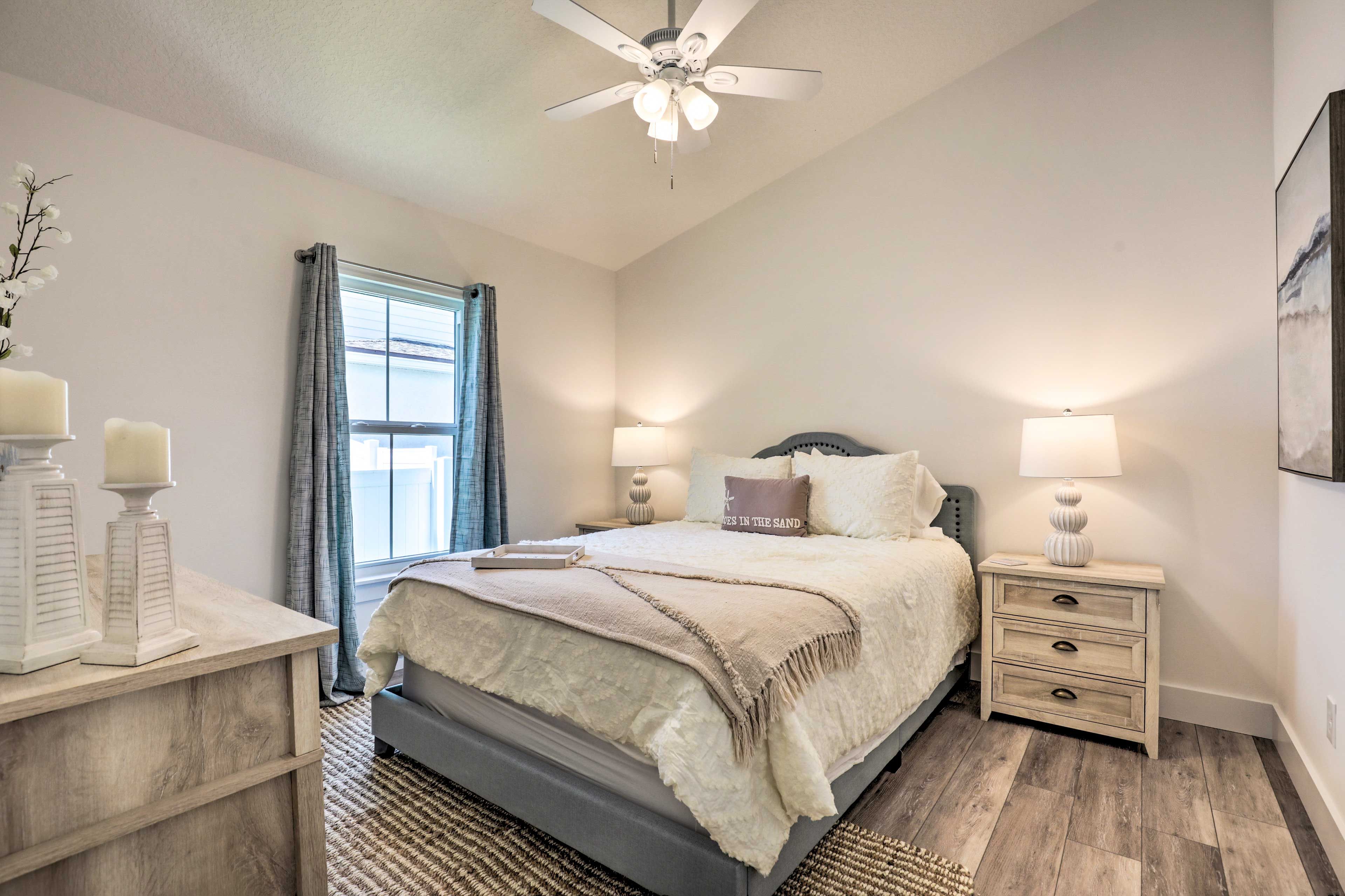 Bedroom 3 | Queen Bed