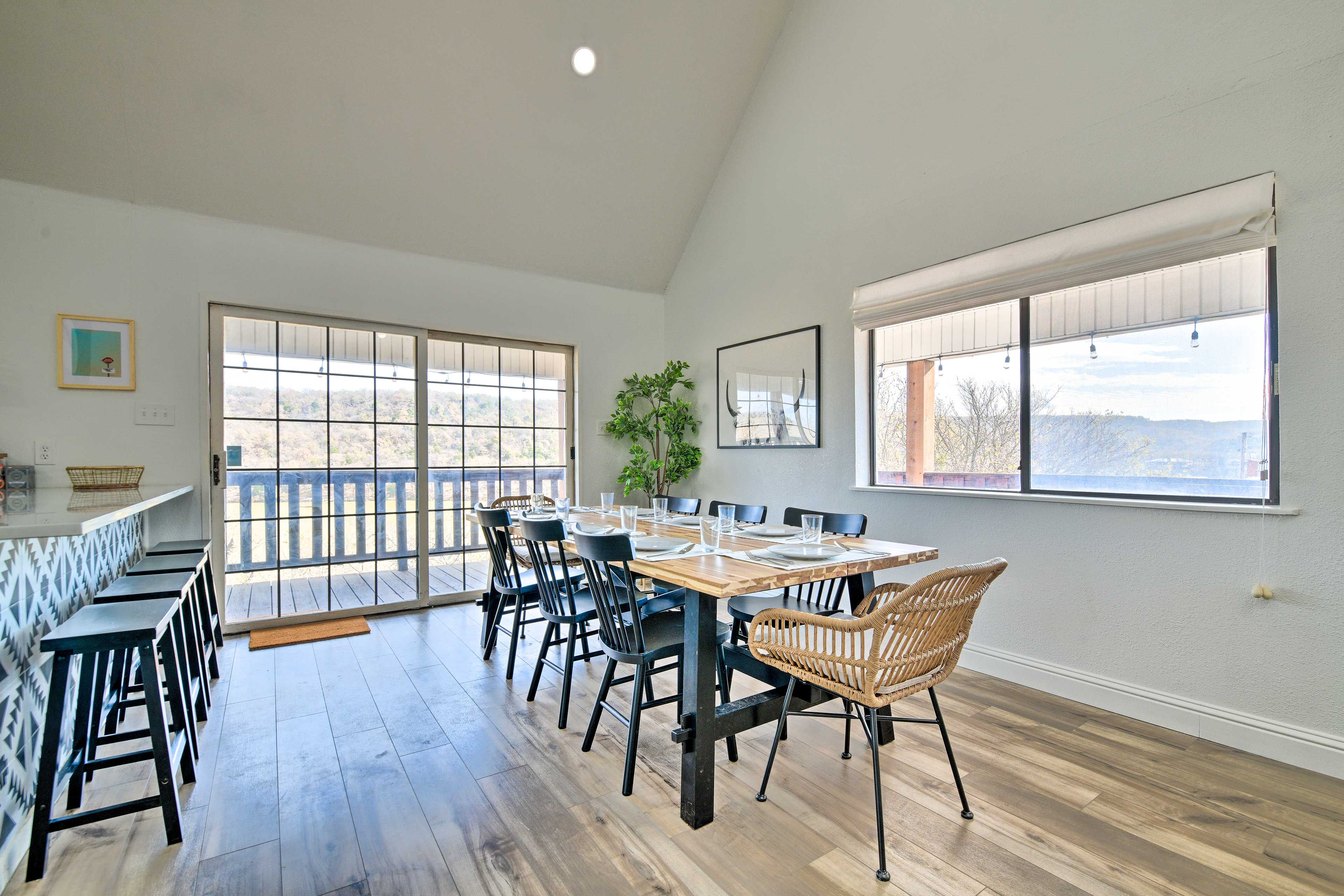 Dining Room | Dishware/Flatware Provided | Breakfast Bar