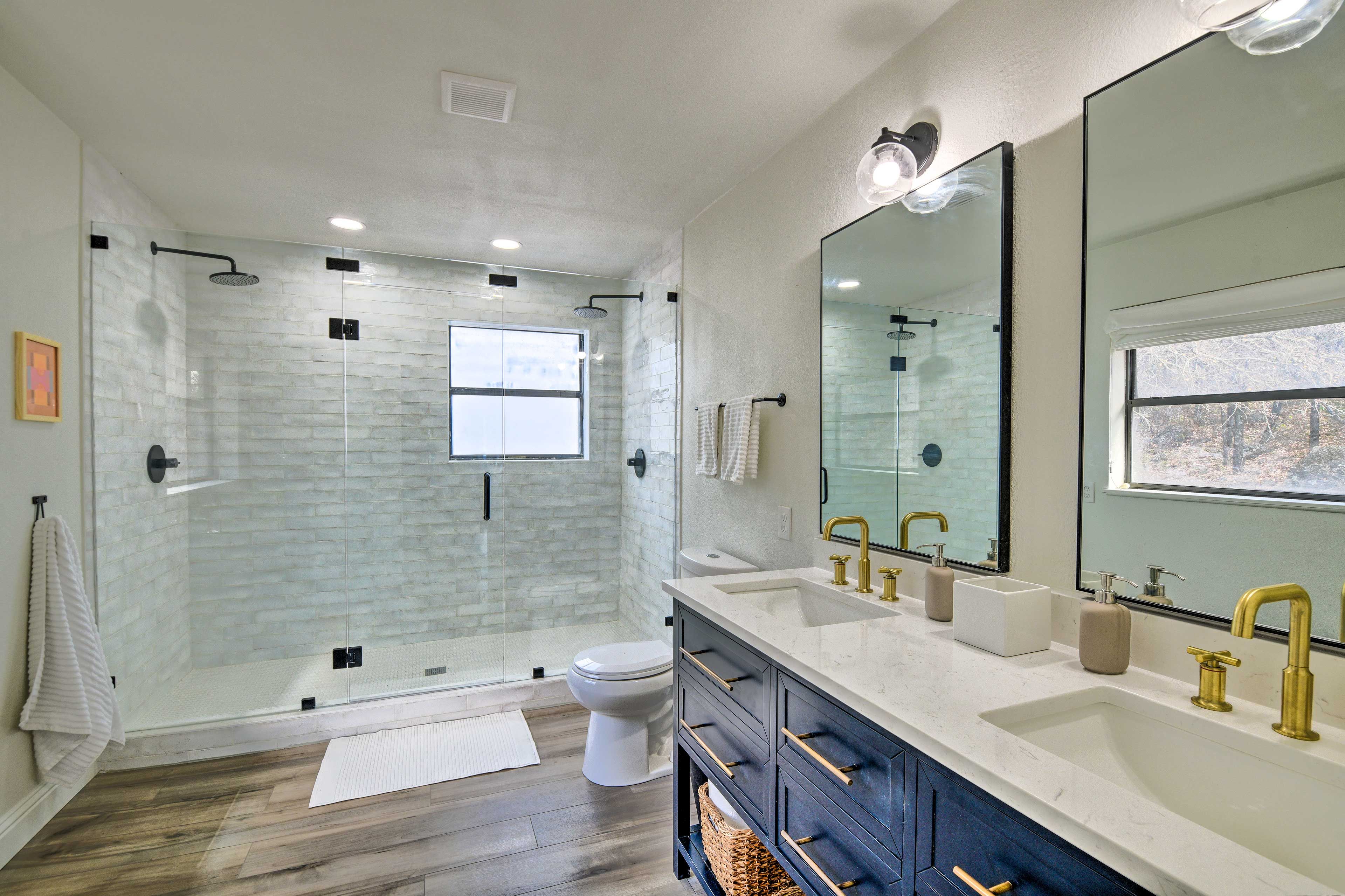 Bathroom | Main Floor