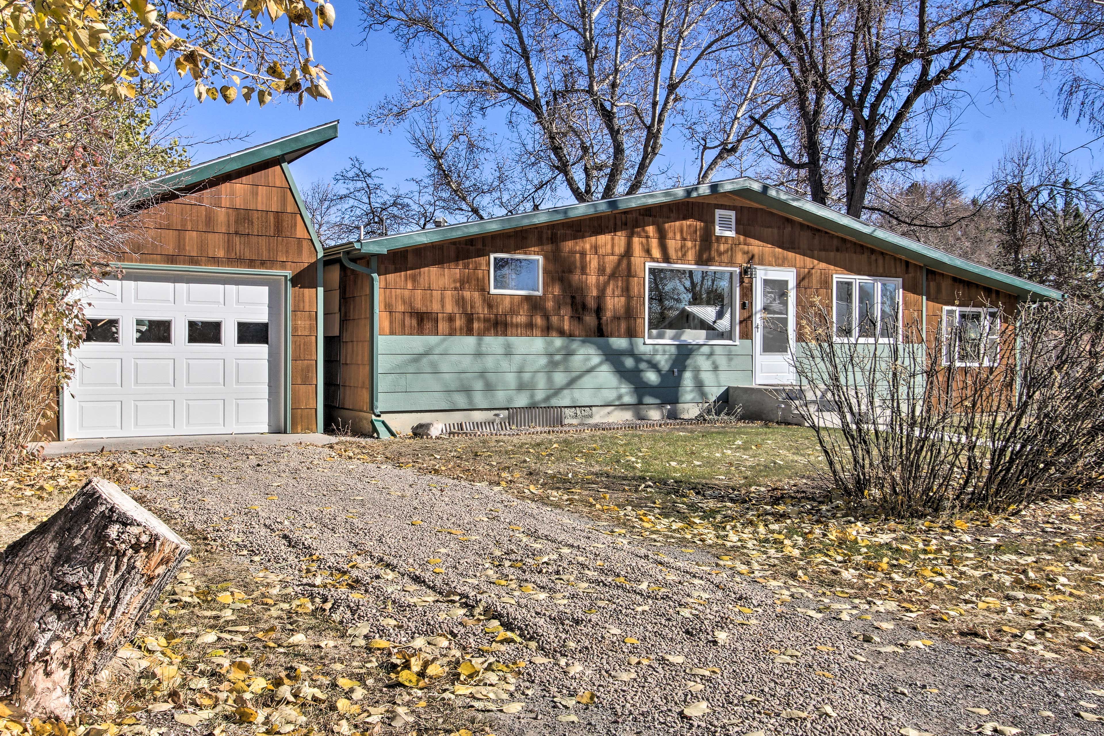 Parking | Driveway (1 Vehicle) | RV/Trailer Parking | Additional Street Parking