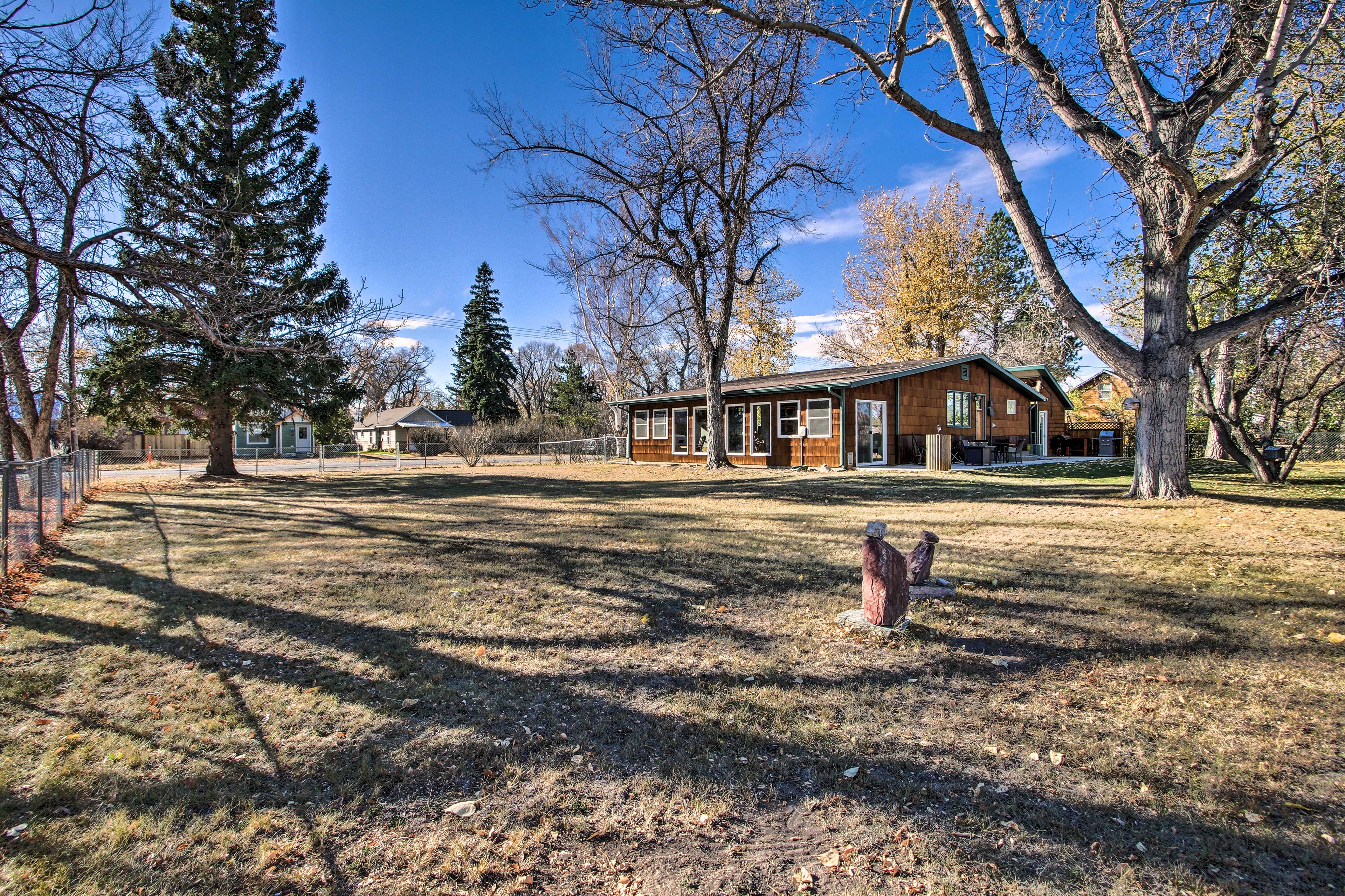 Private Yard (Fenced)