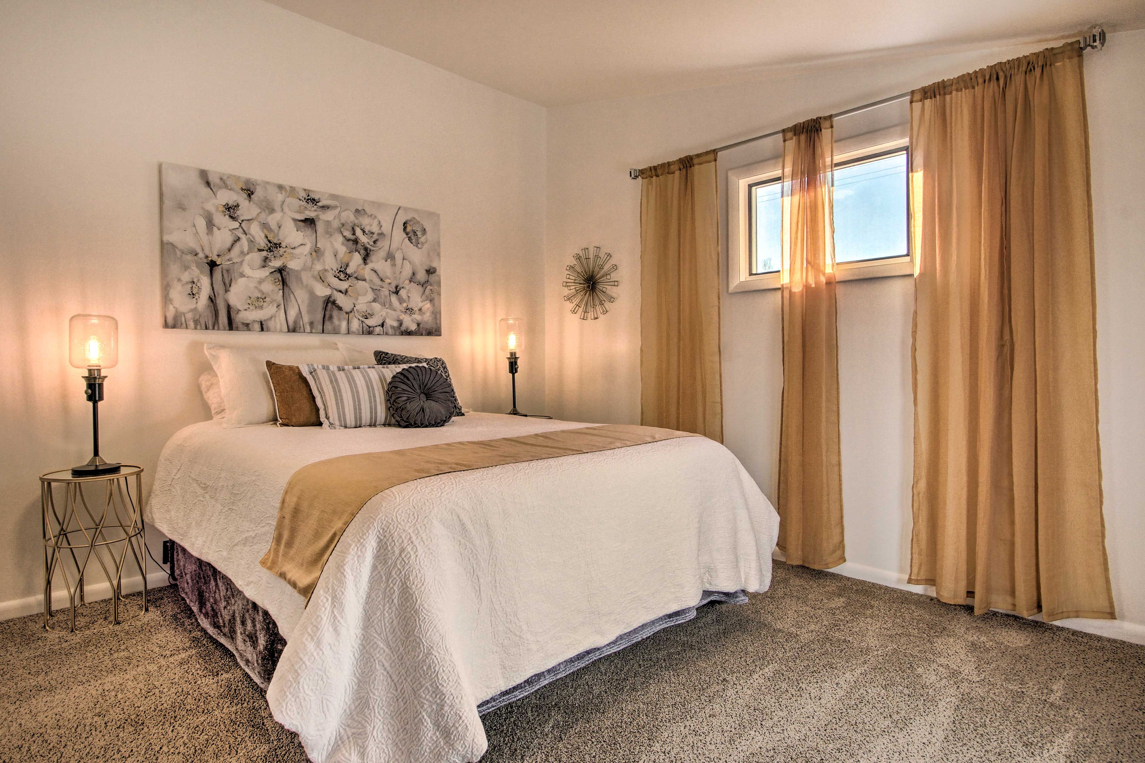 Bedroom 2 | Queen Bed | Hangers