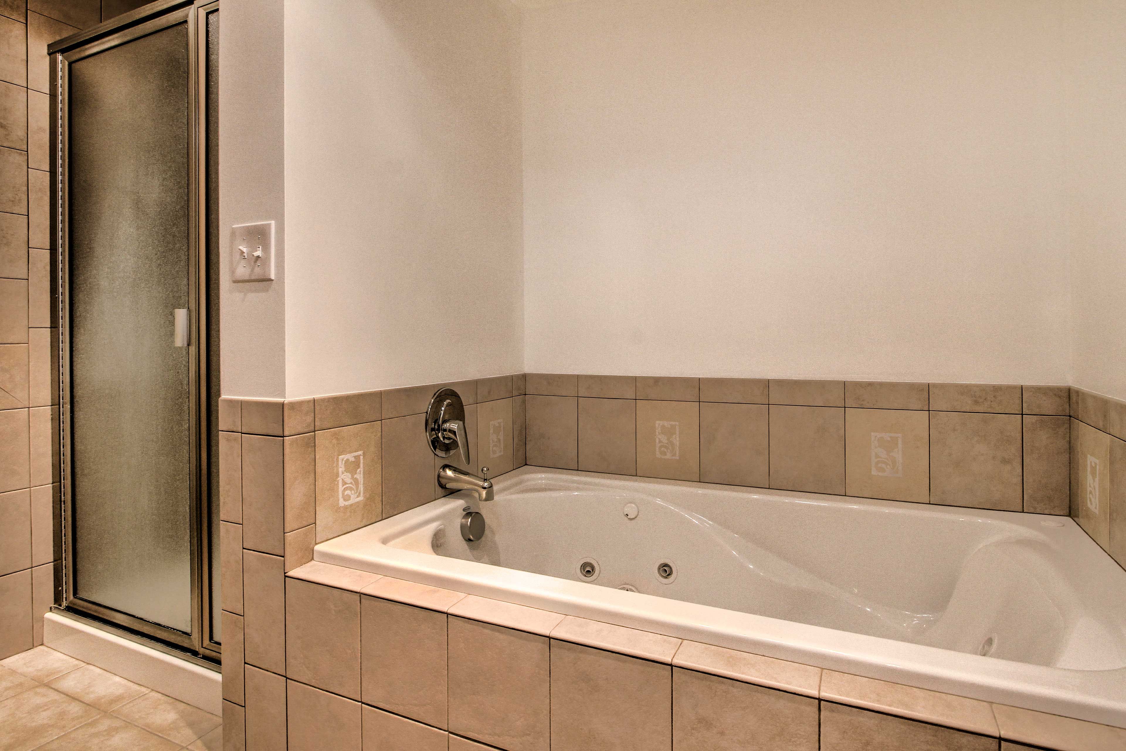 Full Bathroom | Jetted Tub | Walk-In Shower