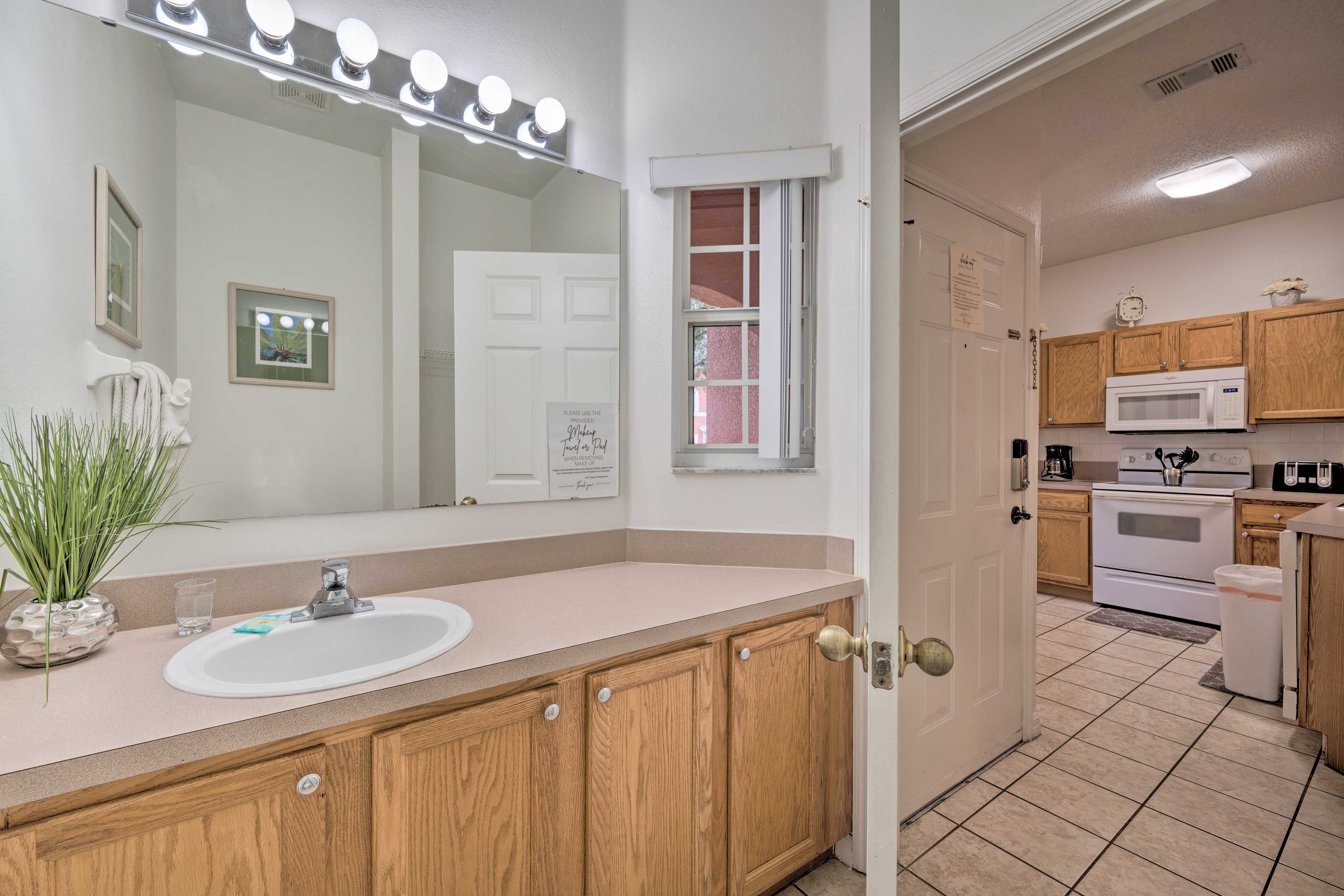 Half Bathroom | 1st Floor
