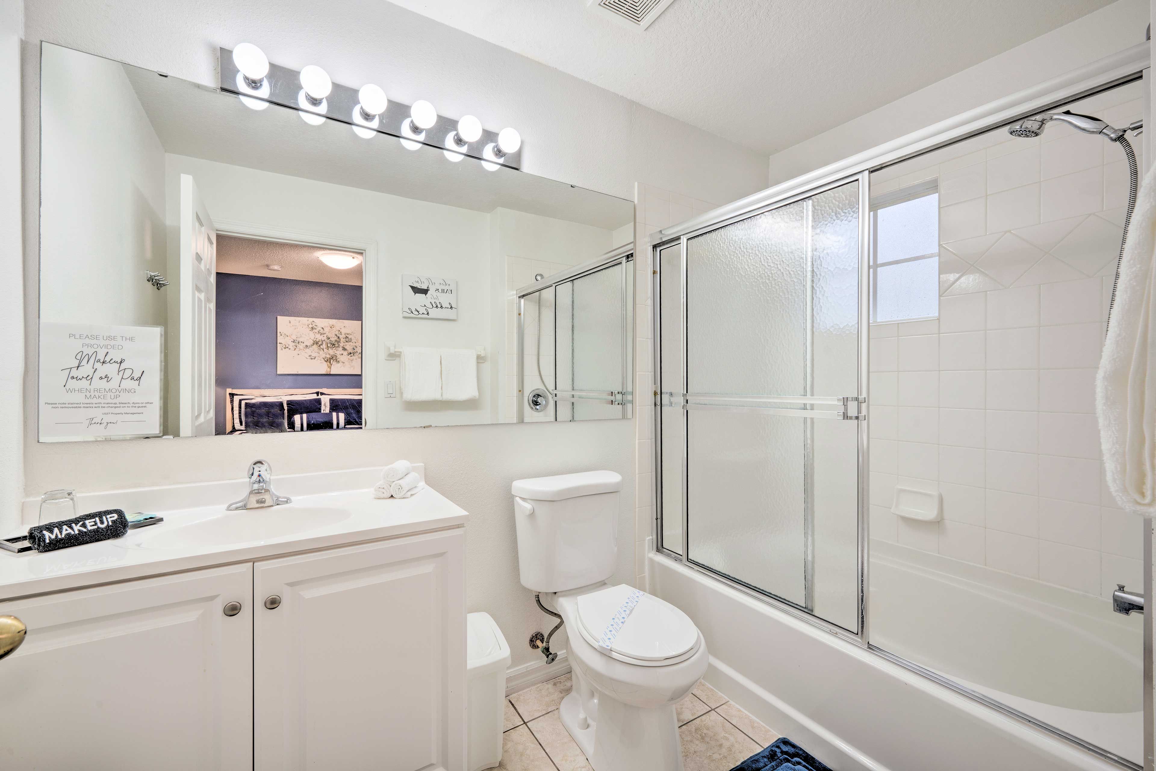 Full Bathroom | Complimentary Toiletries