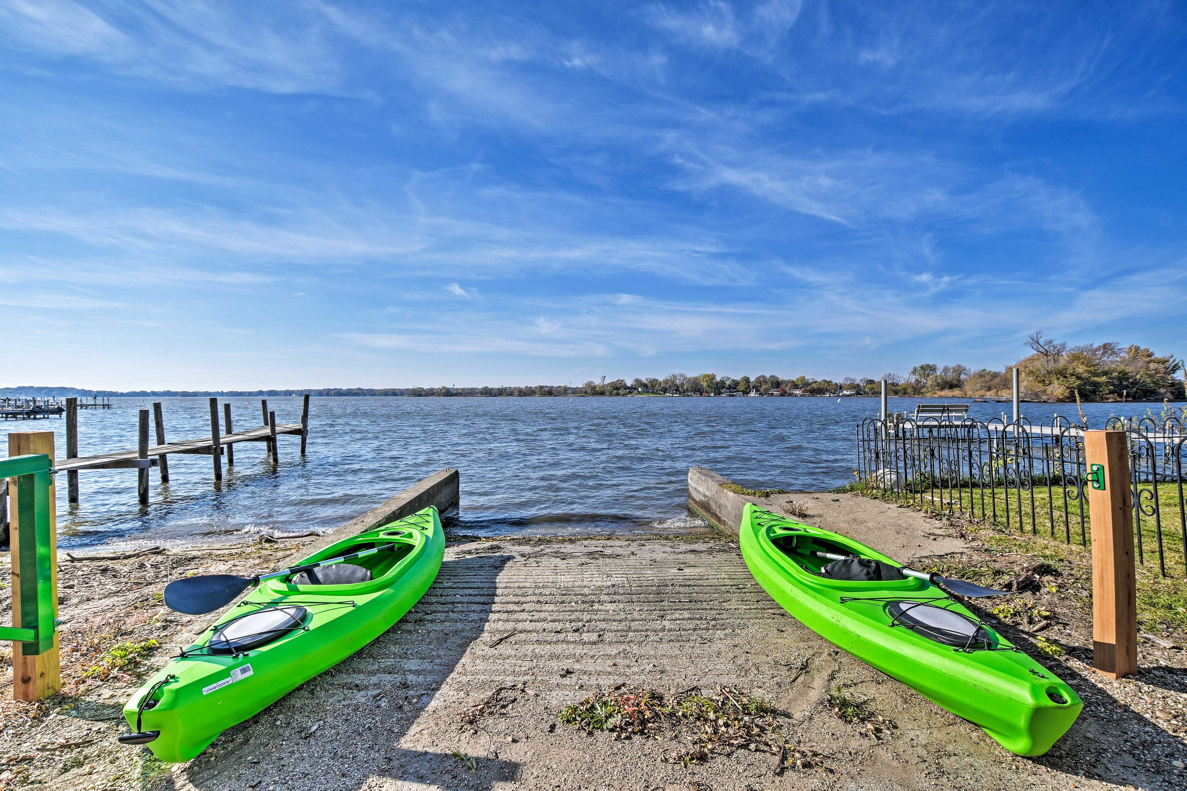 Private Boat Launch | Kayaks & Life Vests Provided