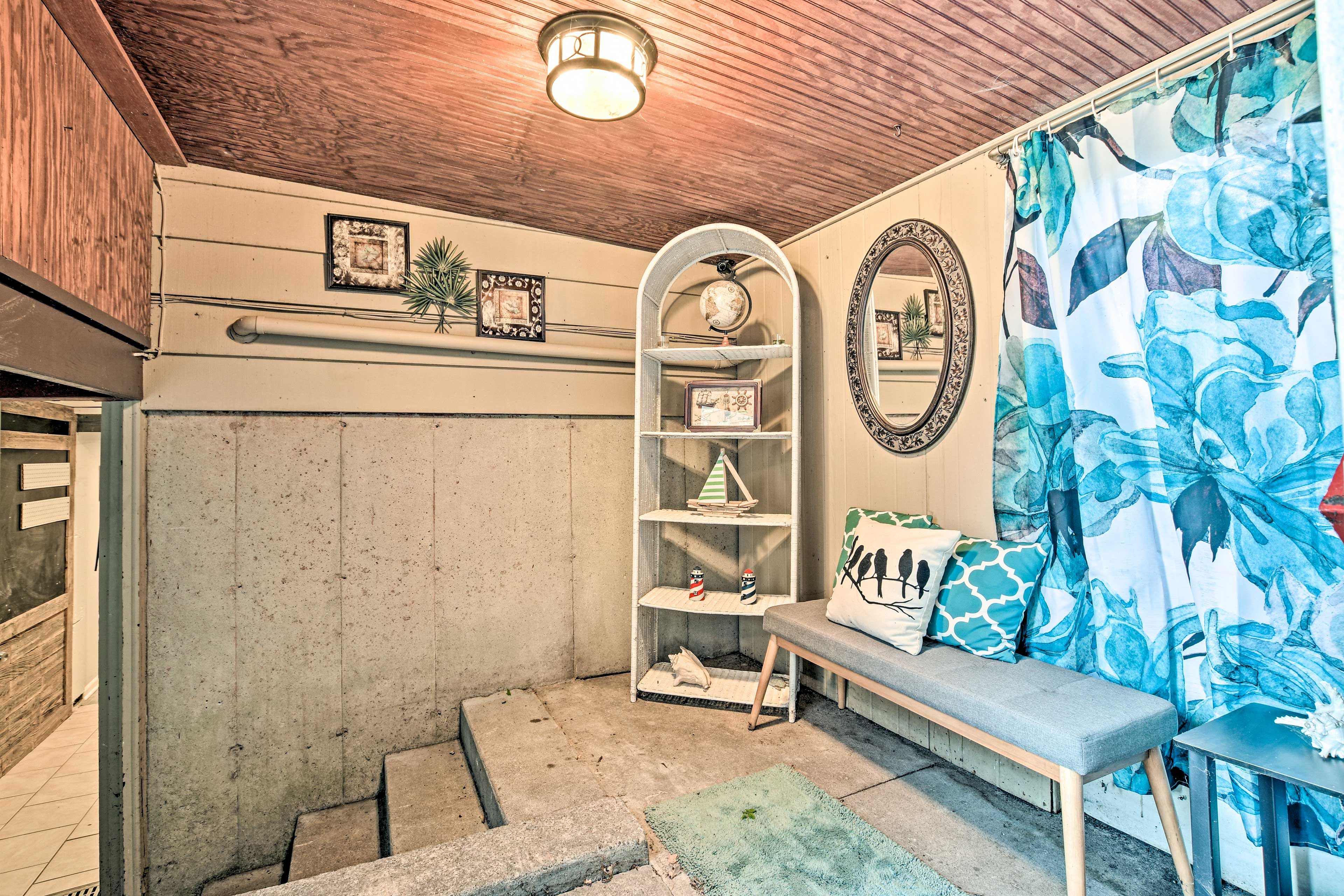 Reading Nook | Lower Level