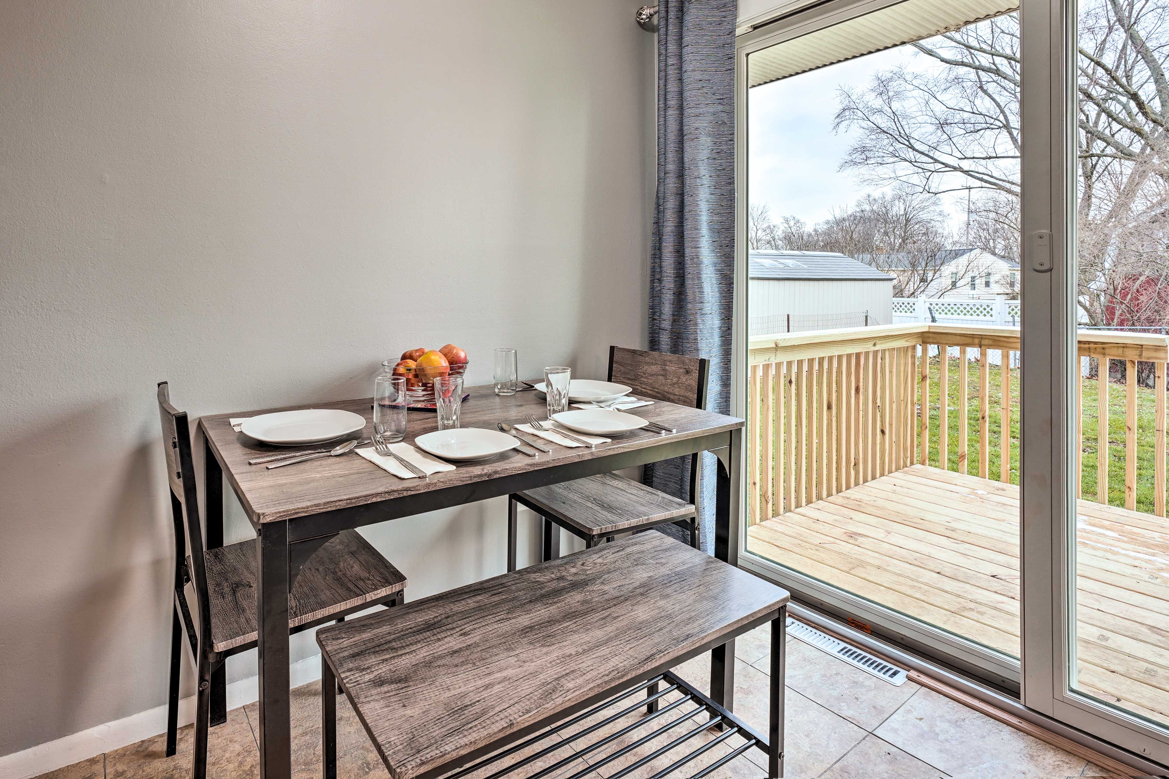 Dining Area | Dishware Provided