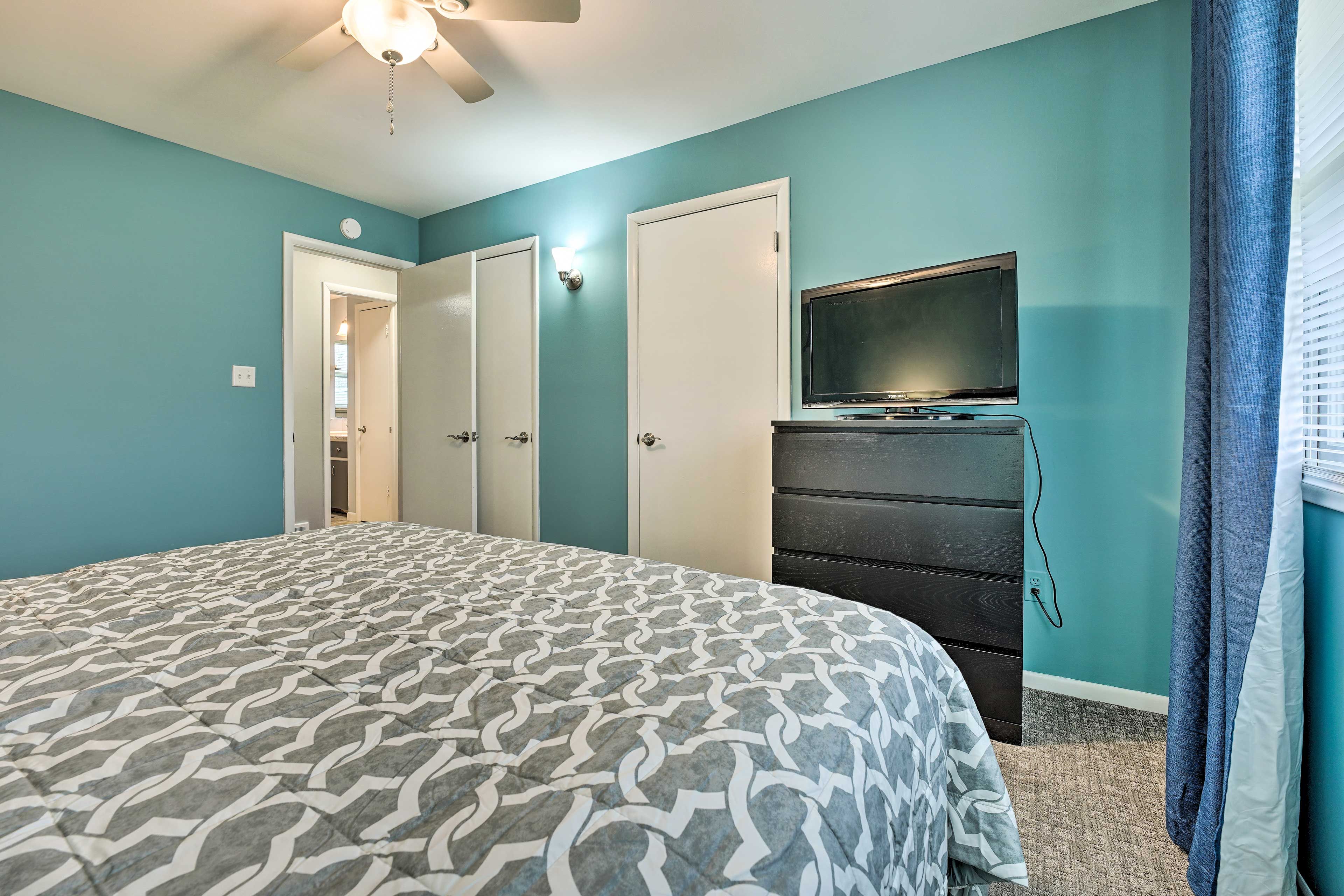 Bedroom 1 | Smart TV | Linens Provided