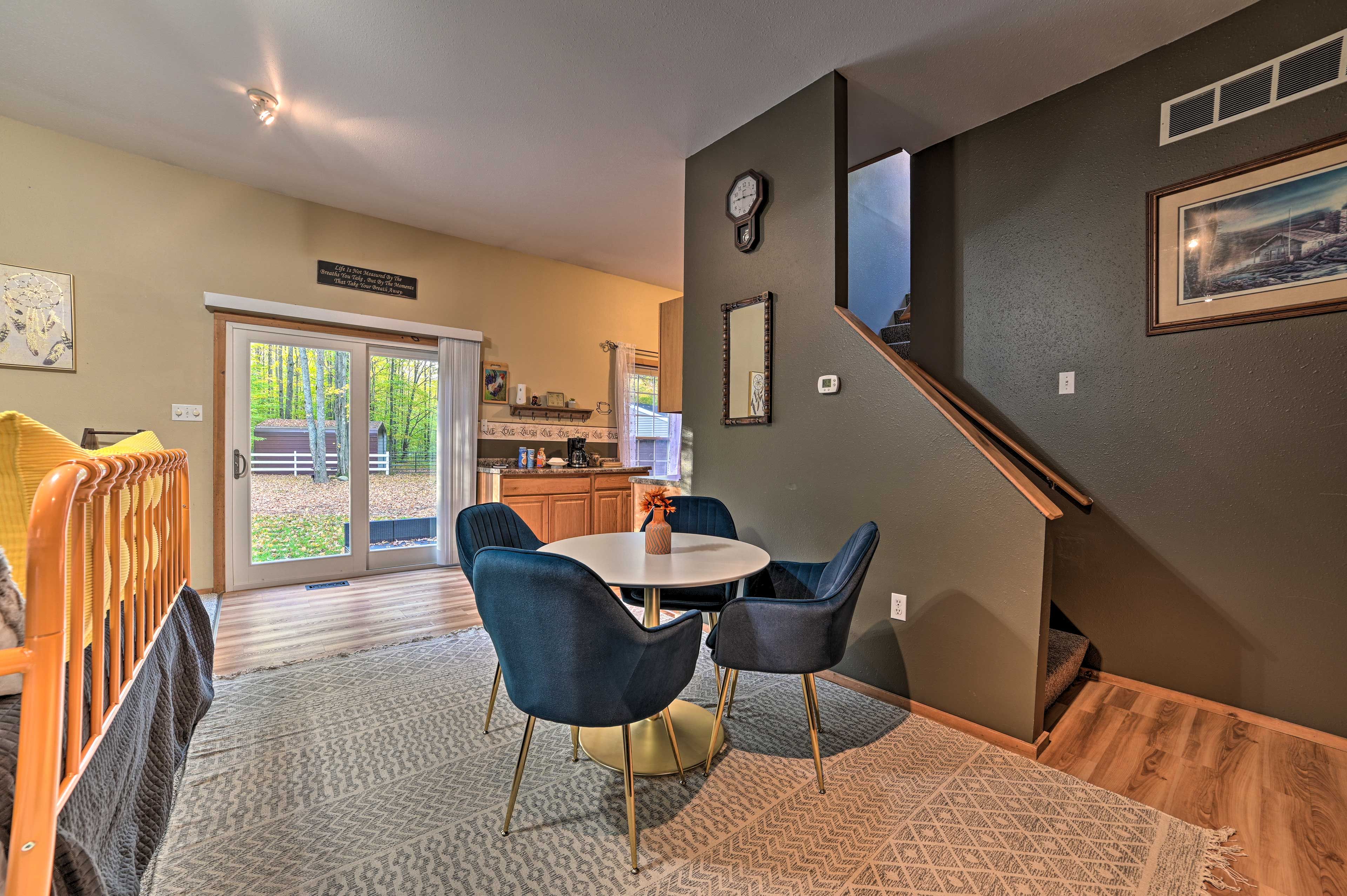 Living Room | 4-Person Dining Table