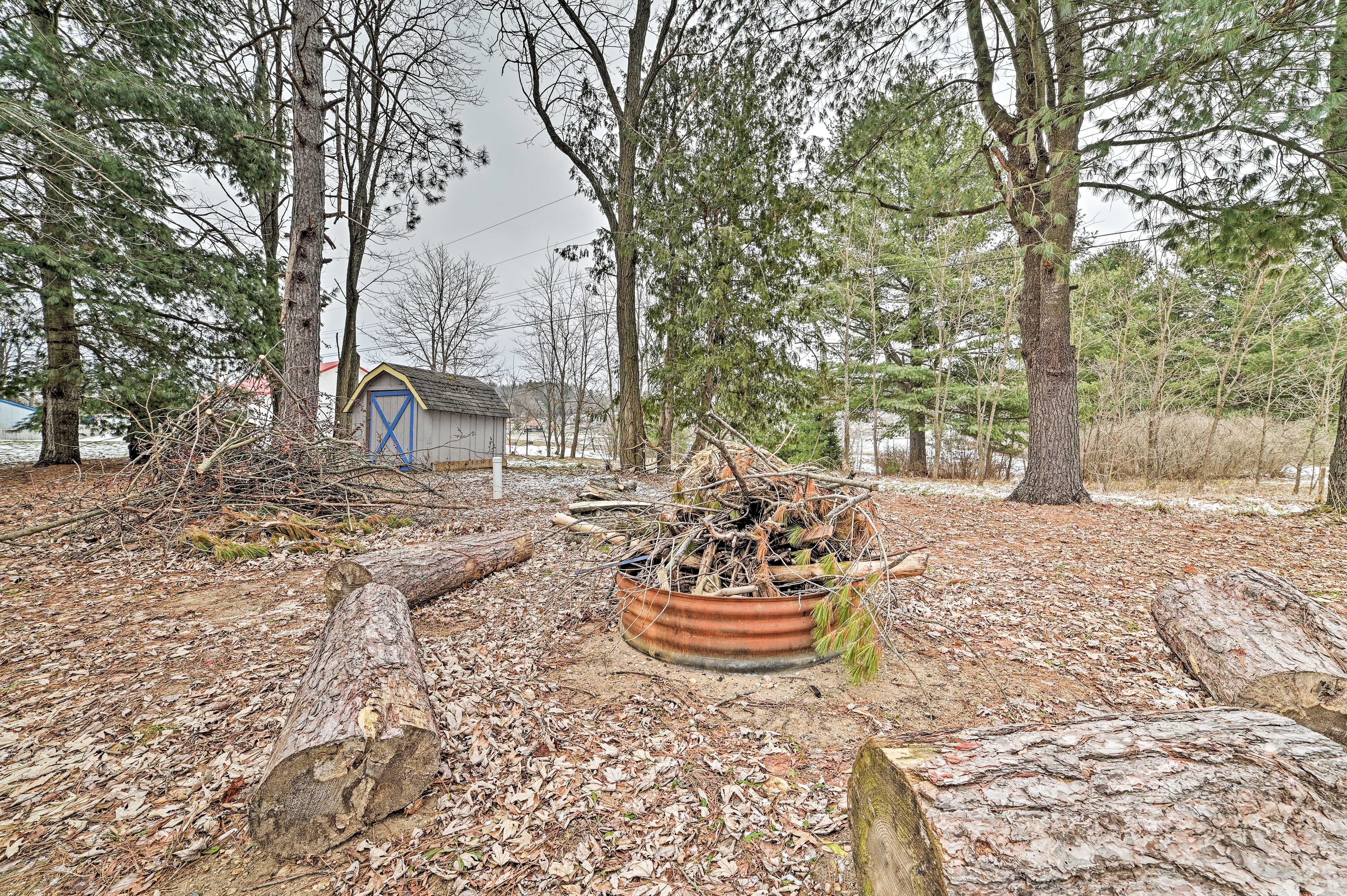 Backyard | Fire Pit (Firewood Provided)