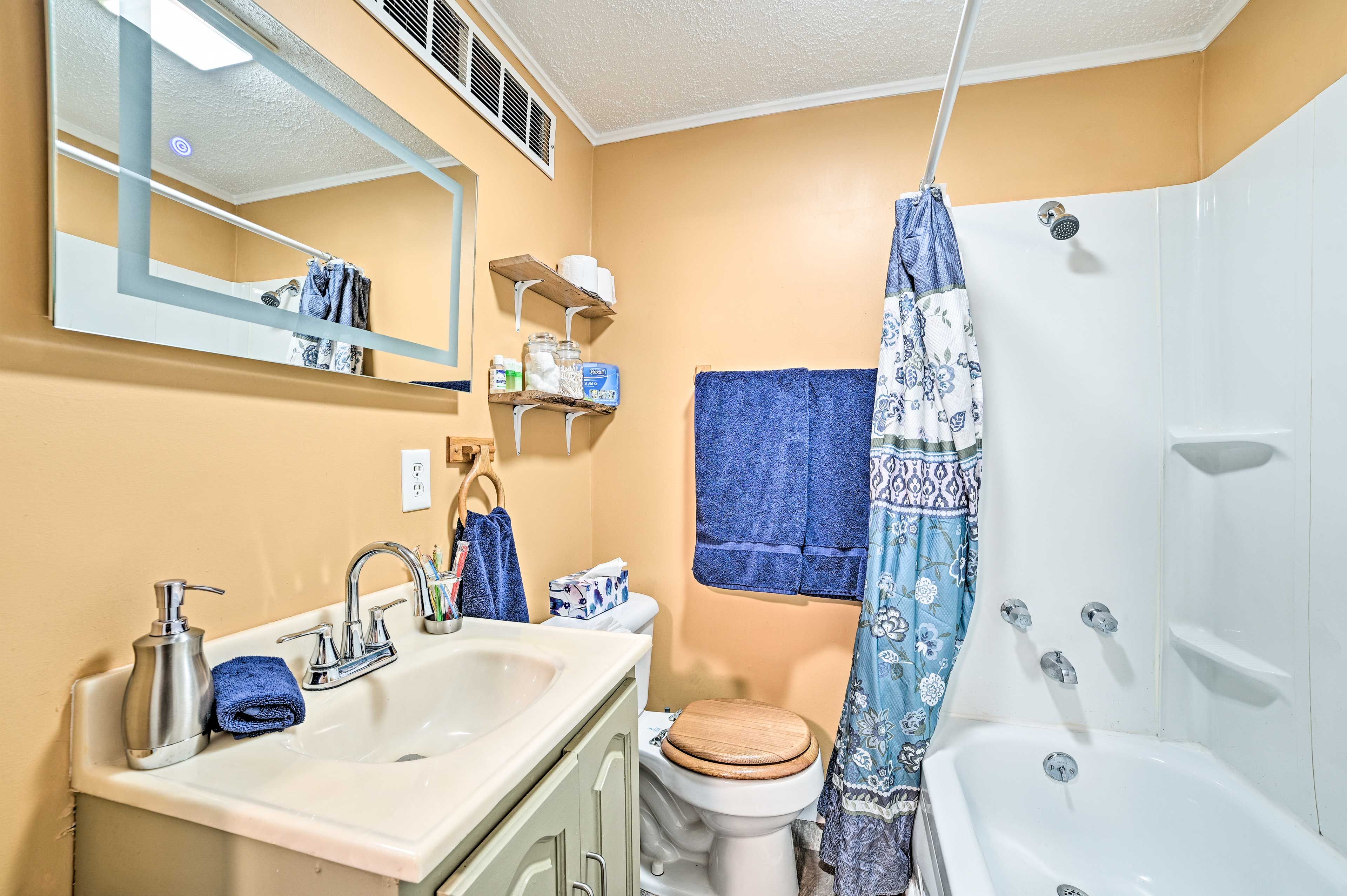 Full Bathroom | Main Level  | Complimentary Toiletries