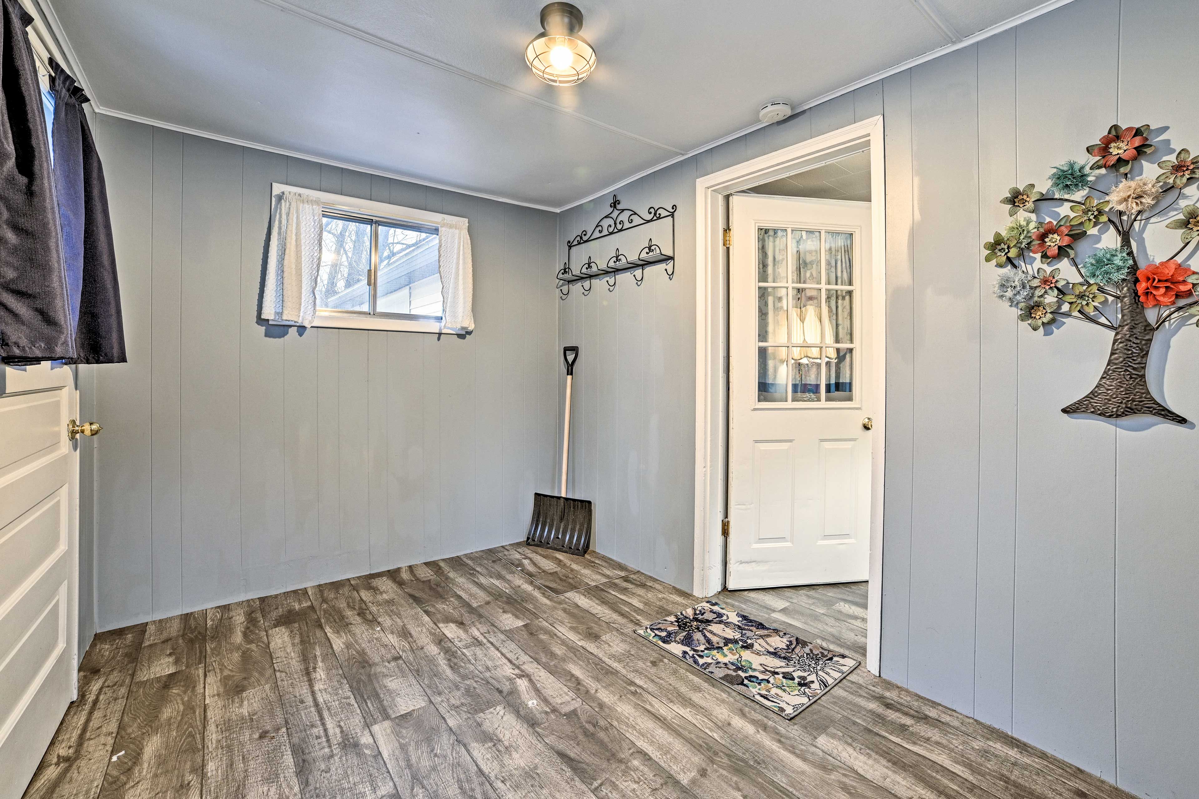 Entry | Main Level | Electric Heating | Window A/C Unit