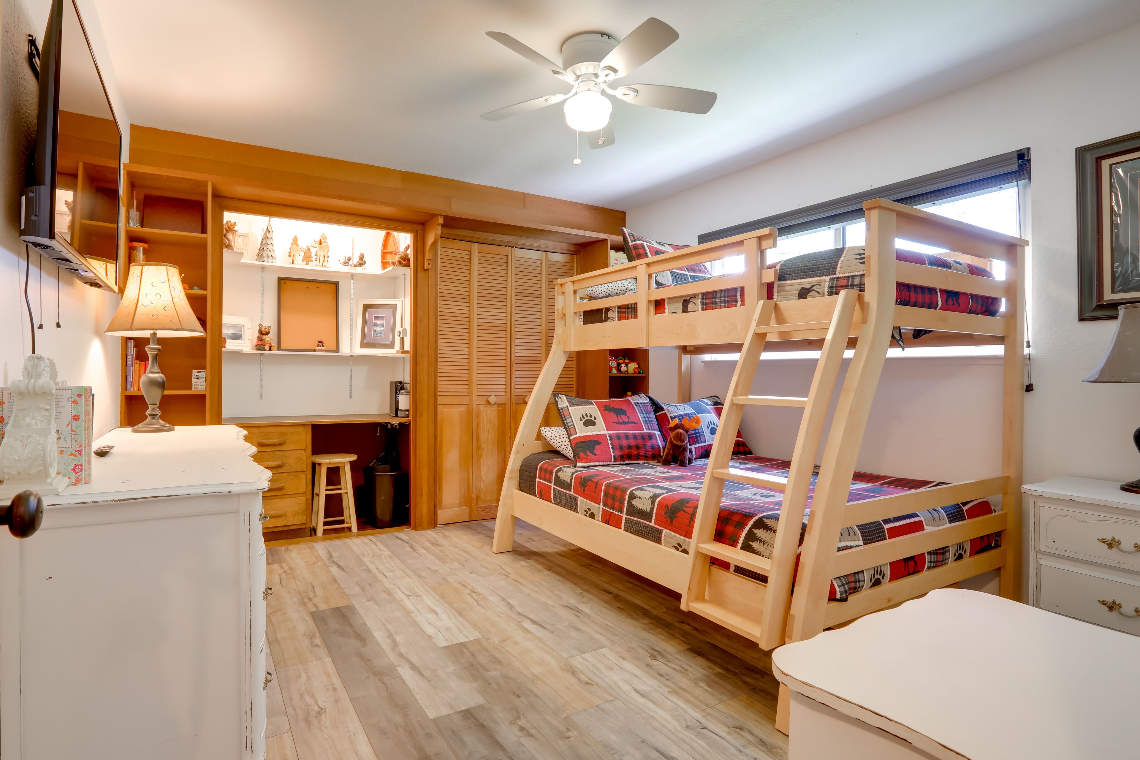 Bedroom 2 | Twin/Full Bunk Bed | Linens Provided