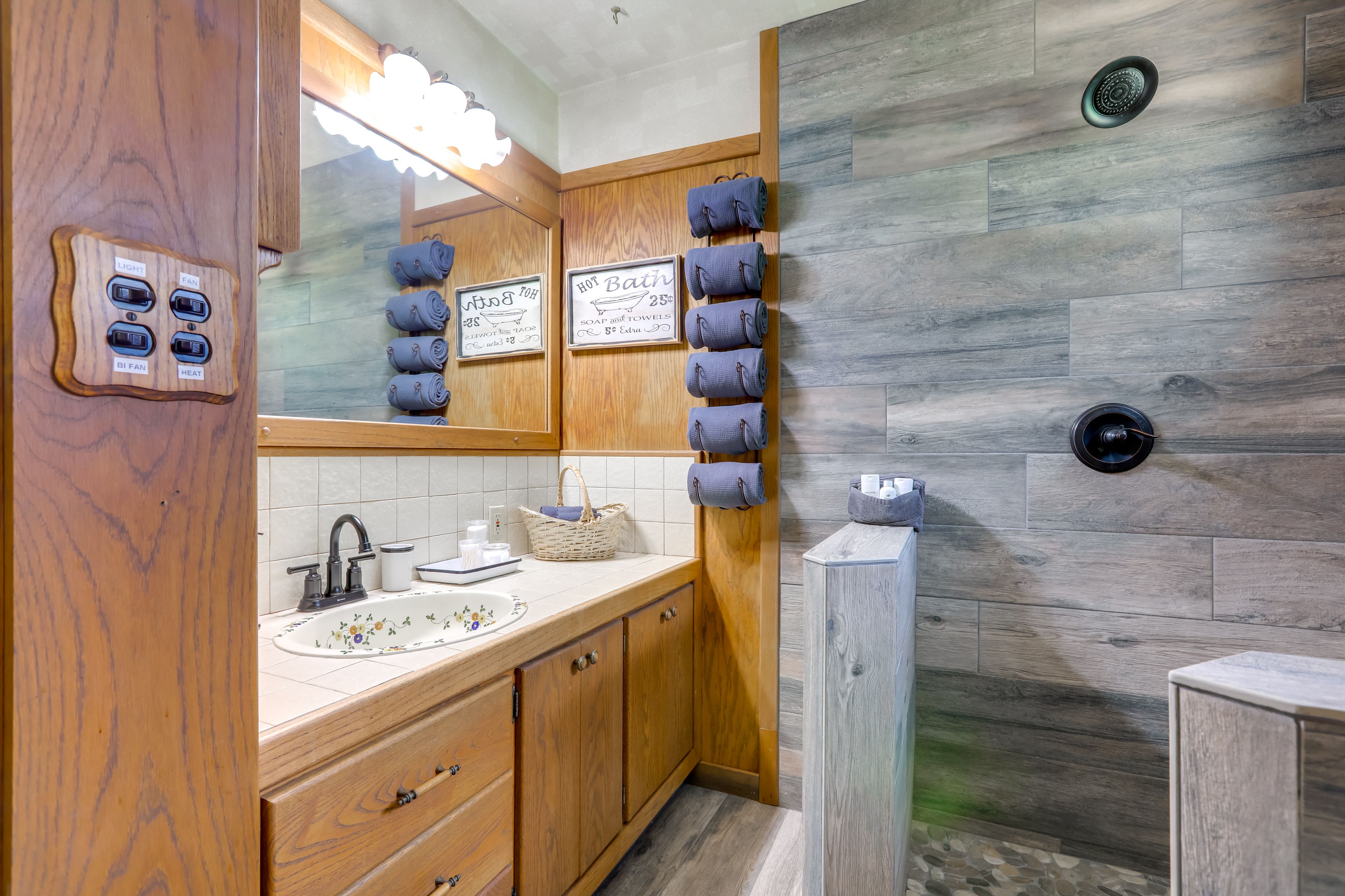 En-Suite Bathroom | Towels Provided | Hair Dryer