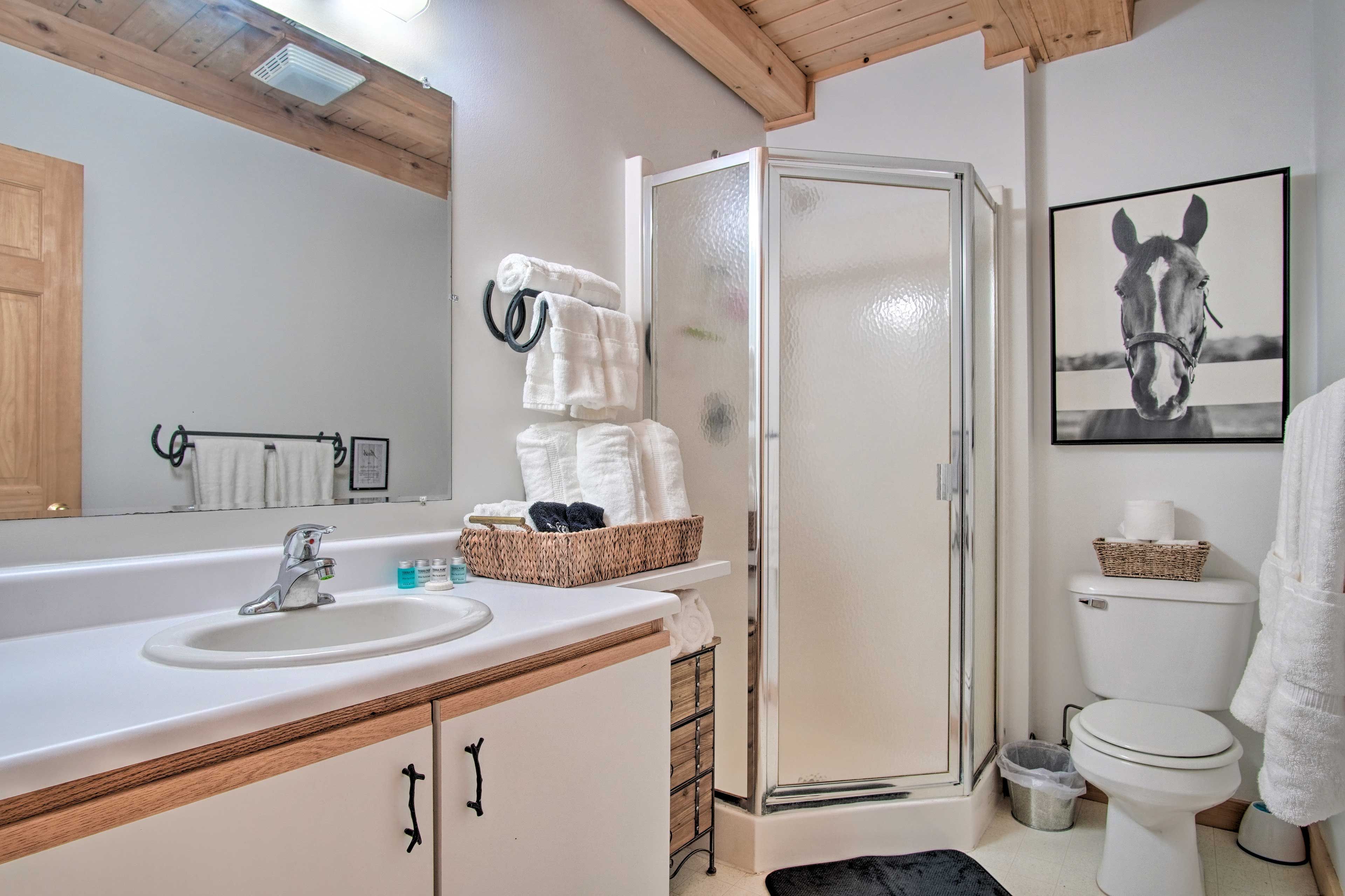 Full Bathroom | Complimentary Toiletries | Hair Dryer