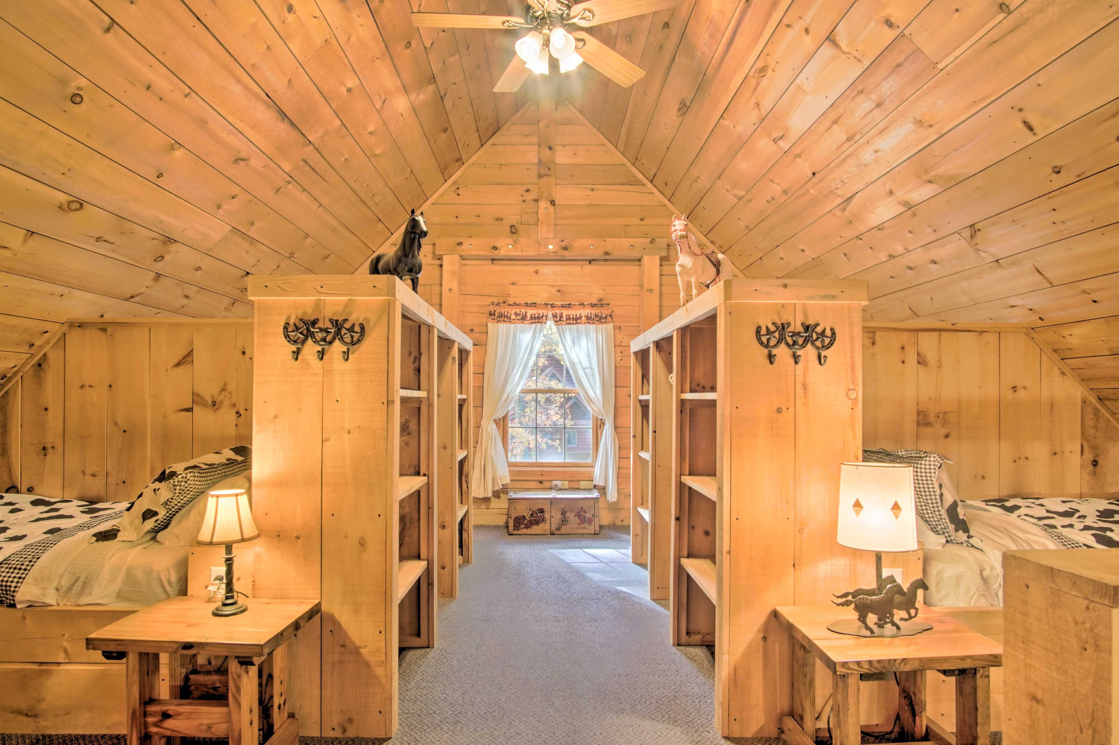 Loft | 4 Twin Beds | Stairs Required