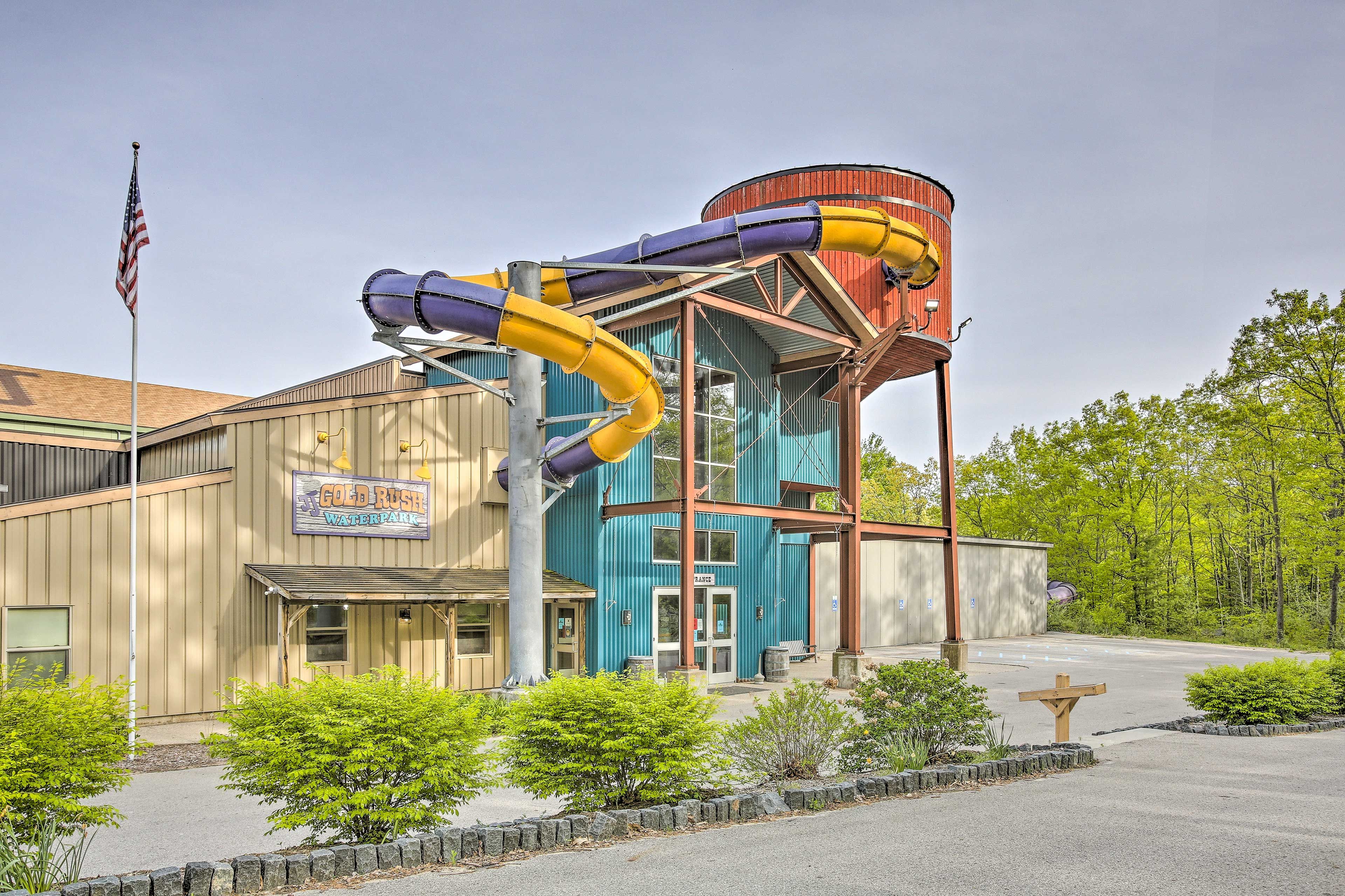Community Amenities (w/ Fee) | Waterpark | Golf Courses | Basketball Courts