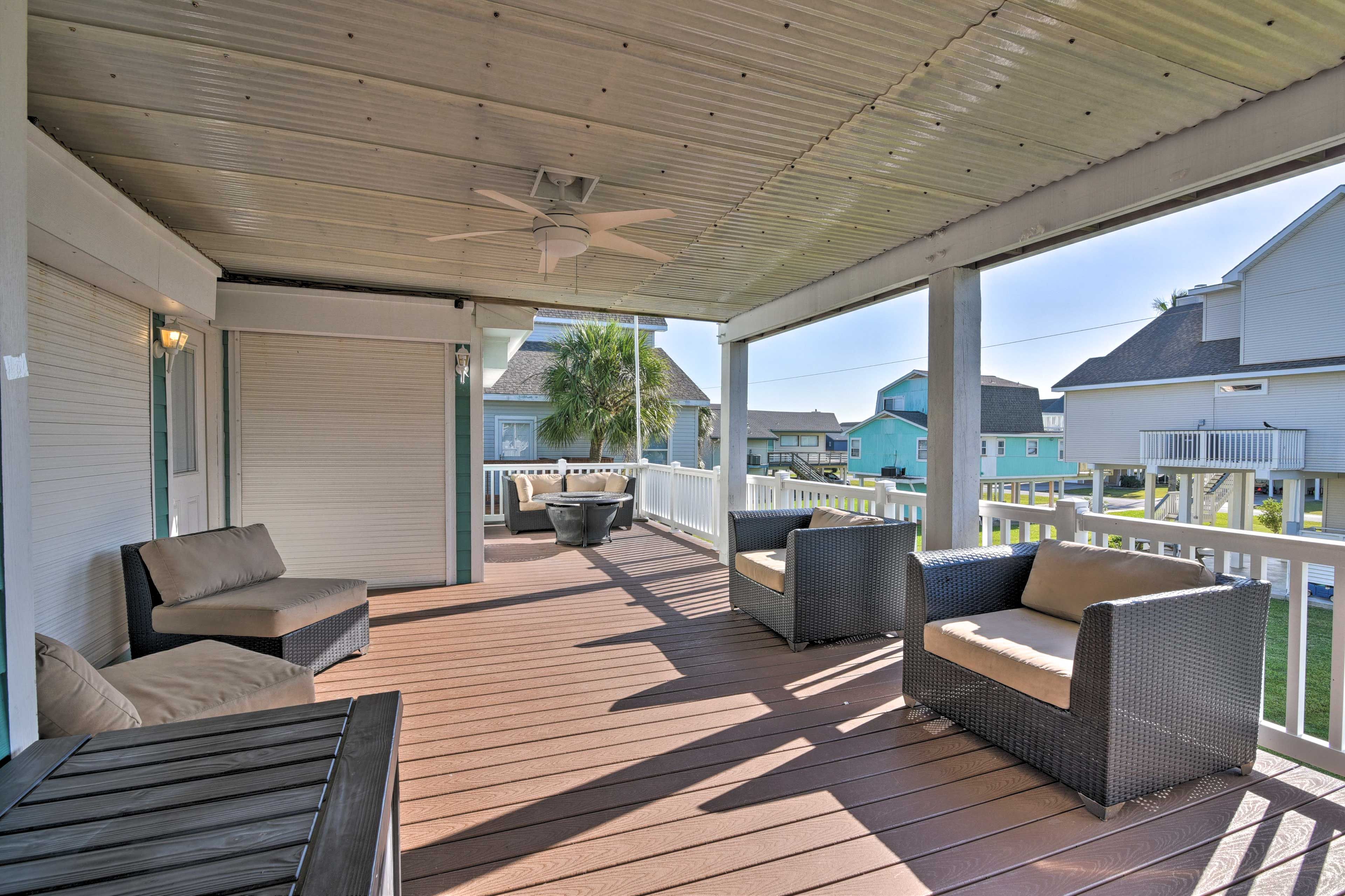1st-Floor Wraparound Deck