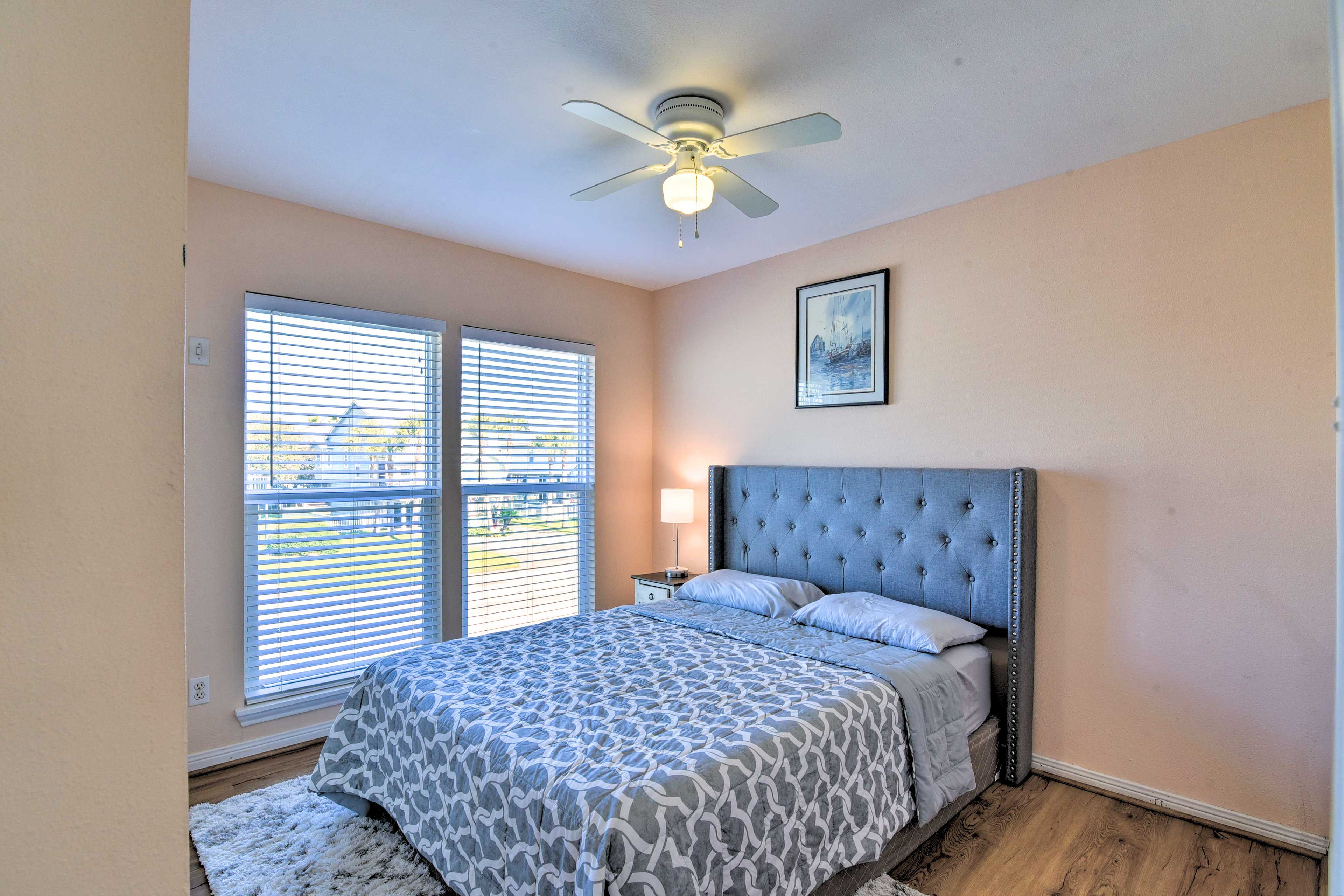 Bedroom 2 | Queen Bed | Main Floor